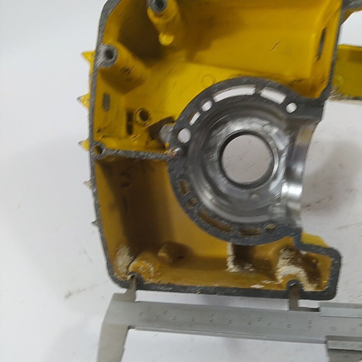 ricambio CARTER BASAMENTO ALBERO MOTORE lato frizione motosega ALPINA p 70 usati