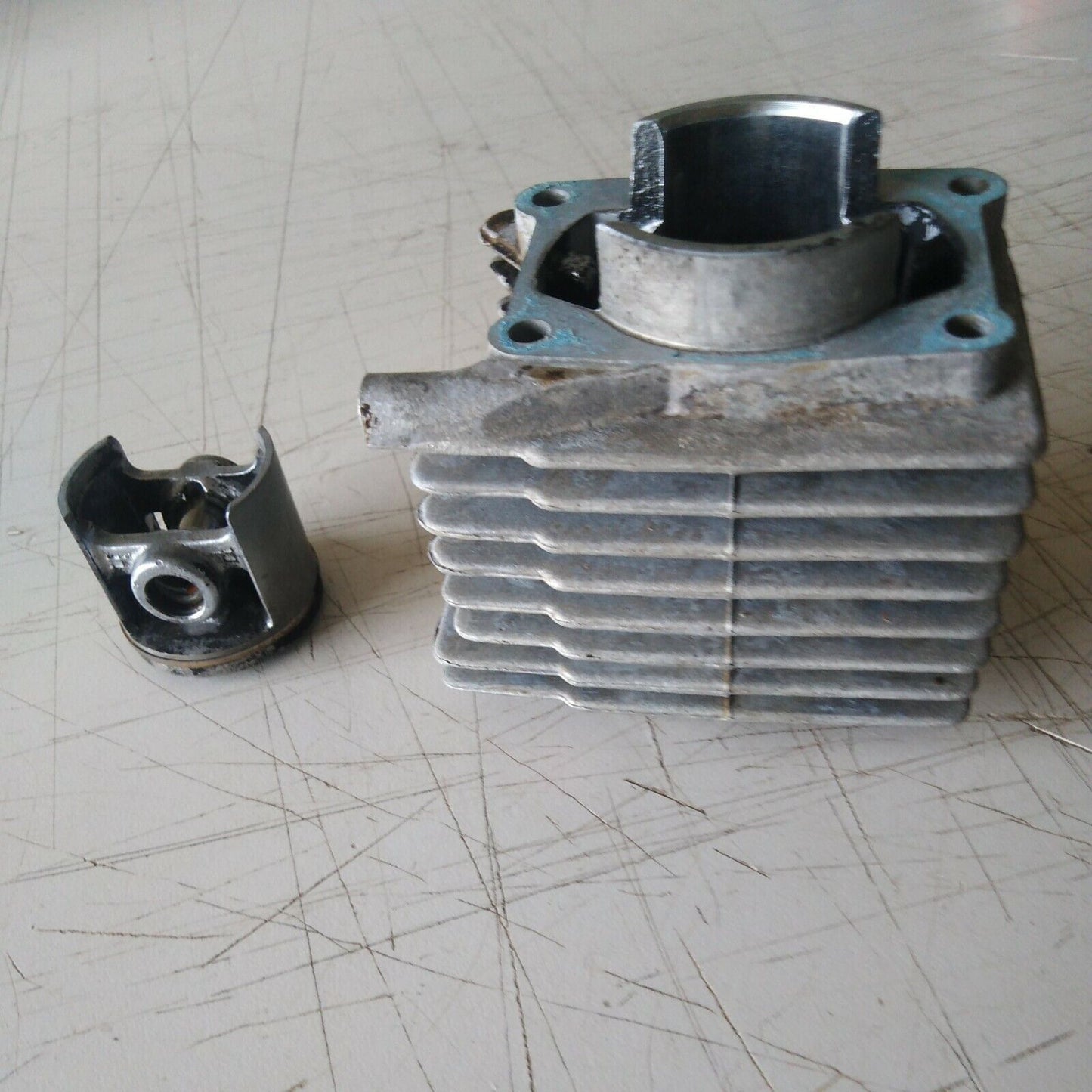 CILINDRO E PISTONE PER MOTOSEGA ALPINA CASTOR P34 TR350 PR350 d 38 ricambi usati