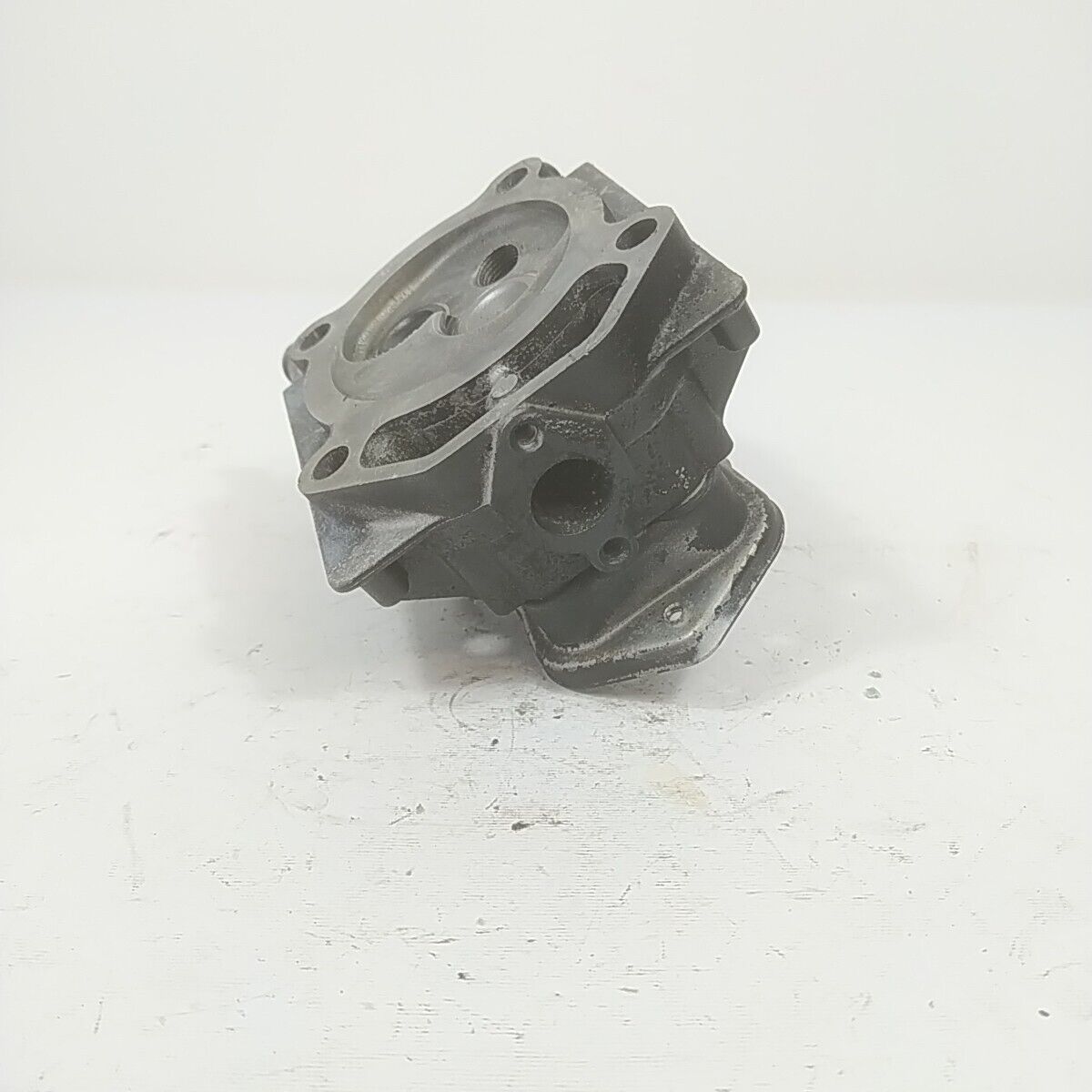 Ricambio TESTATA CILINDRO MOTORE per tosaerba Briggs & Stratton 675 EXi usato