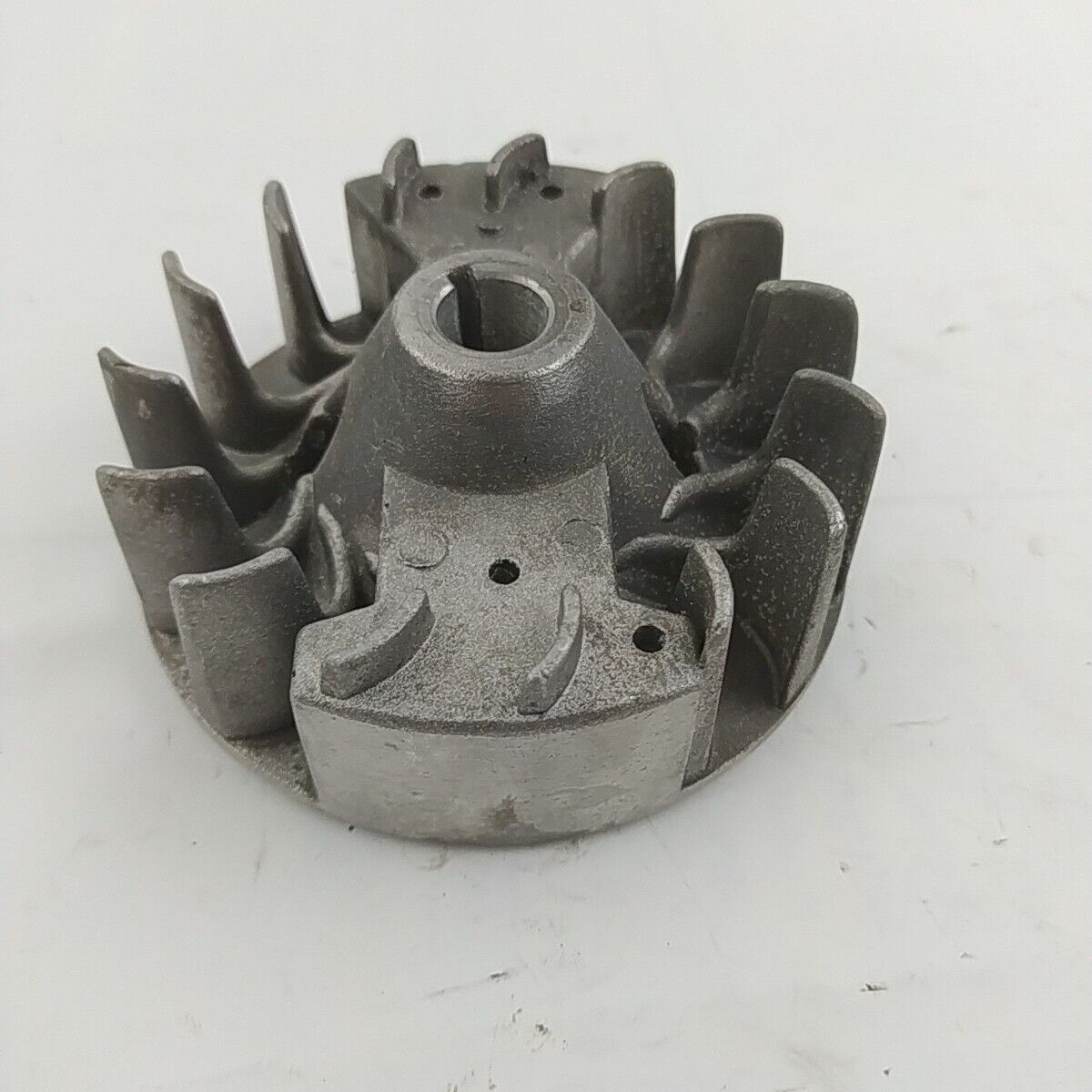 Ricambio VOLANO di accensione usato per decespugliatore MITSUBISHI TL 52 42