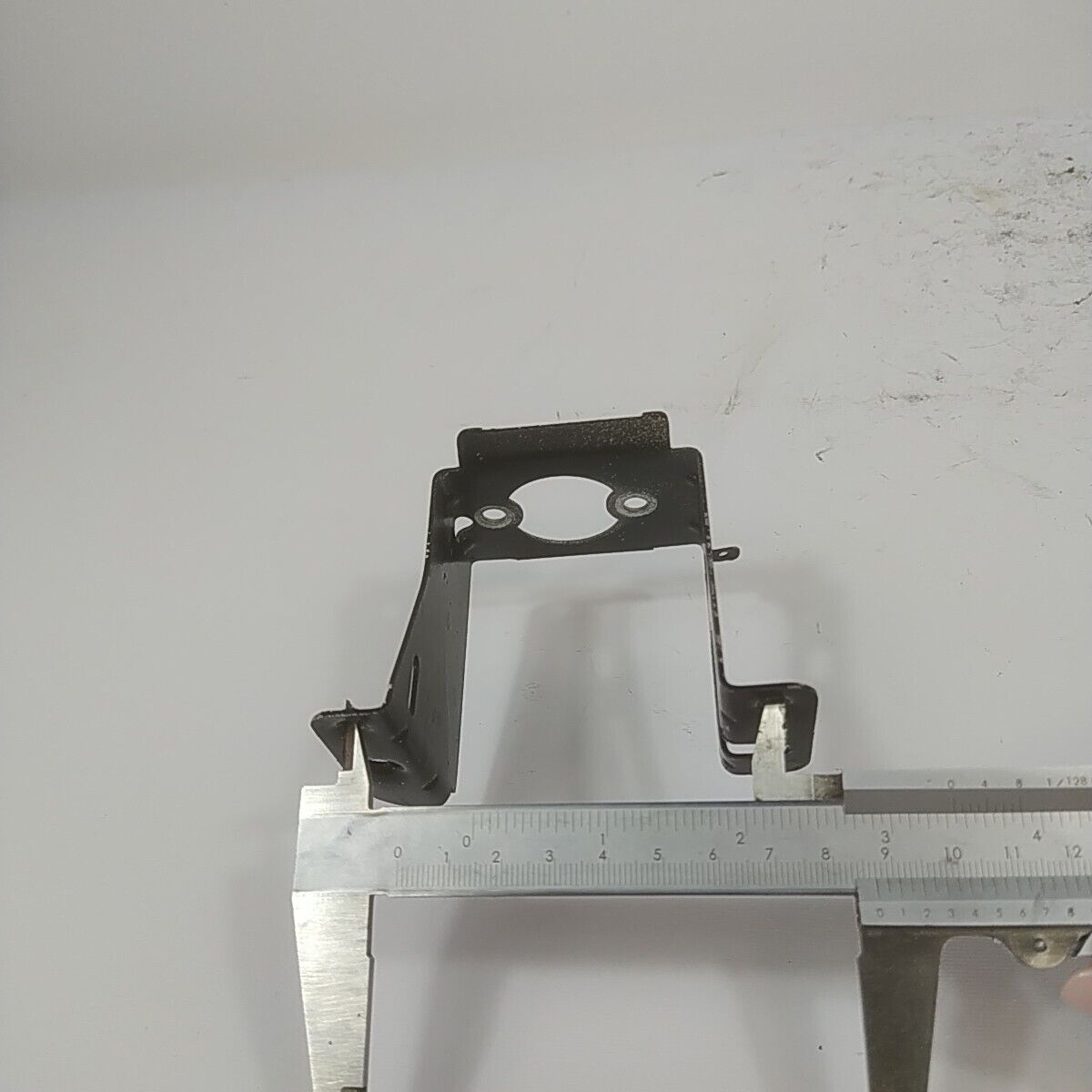 Ricambi STAFFA SUPPORTO CARBURATORE per tosaerba Briggs & Stratton 675 EXi usati