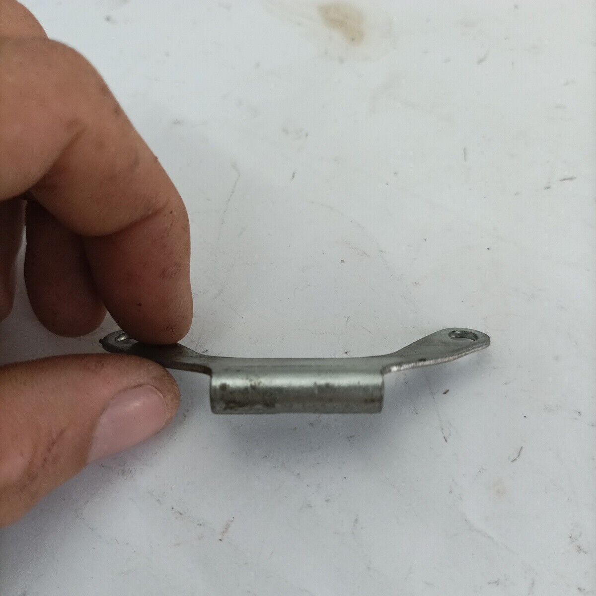 ricambio STAFFA SERBATOIO BENZINA usato per decespugliatore KAWASAKI TD 33