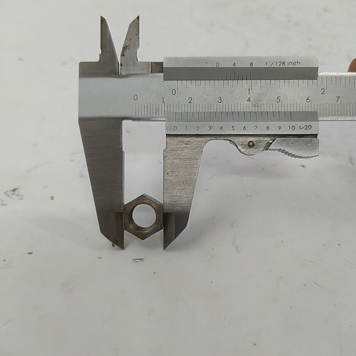 Ricambi DADO ALBERO MOTORE FRIZIONE usati per decespugliatore Komatsu ZENOAH G4K