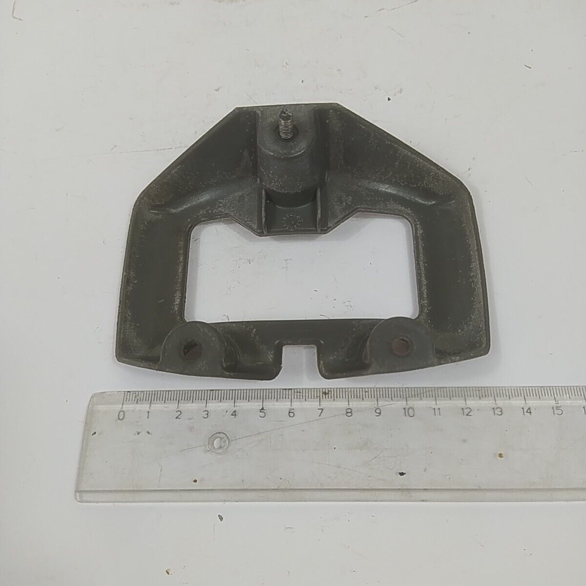 Ricambio per decespugliatore EFCO 8250 STAFFA SERBATOIO CARBURANTE BENZINA usato