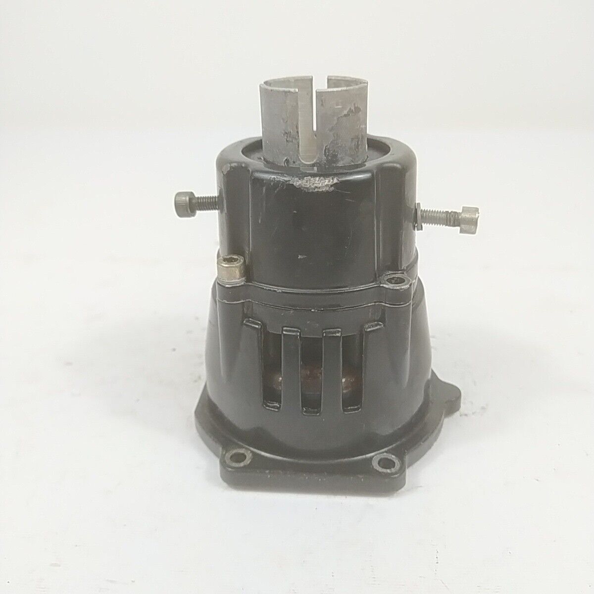 Ricambio per decespugliatore KING 40 CS SUPPORTO E CAMPANA FRIZIONE usato