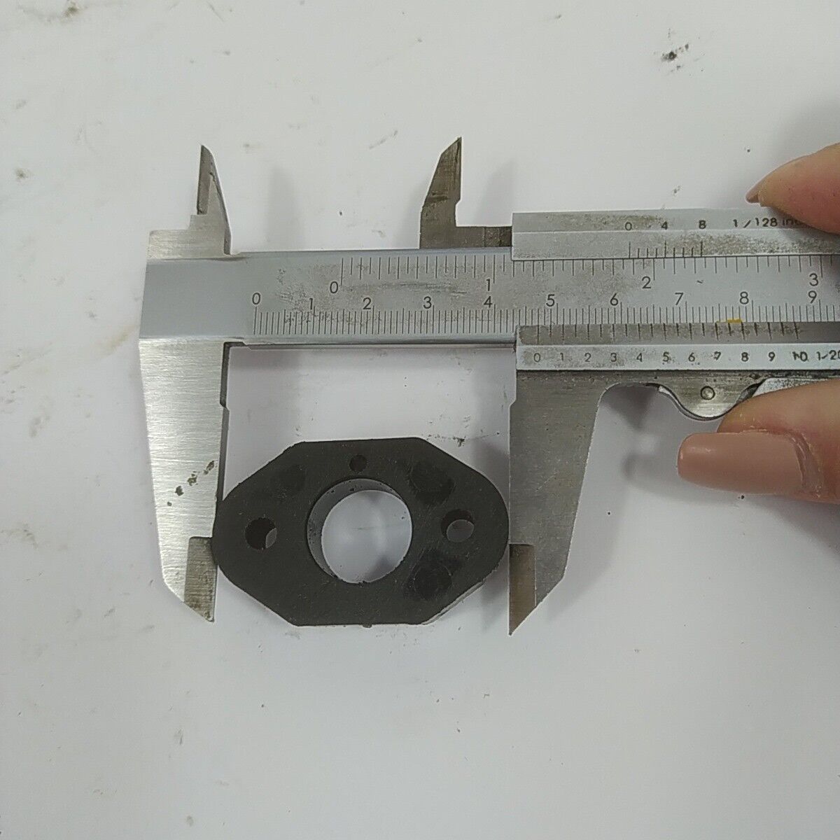 ricambio usato FLANGIA RACCORDO CARBURATORE per motosega castor ALPINA PROF 45