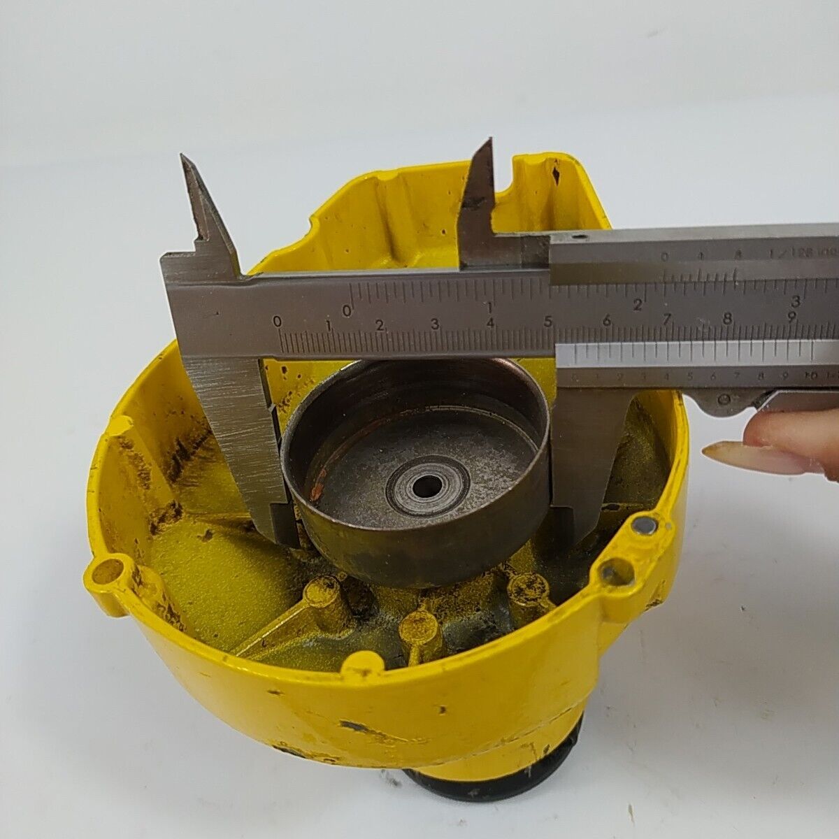 Ricambio SUPPORTO CAMPANA FRIZIONE usato DECESPUGLIATORE MCCULLOCH GT 50