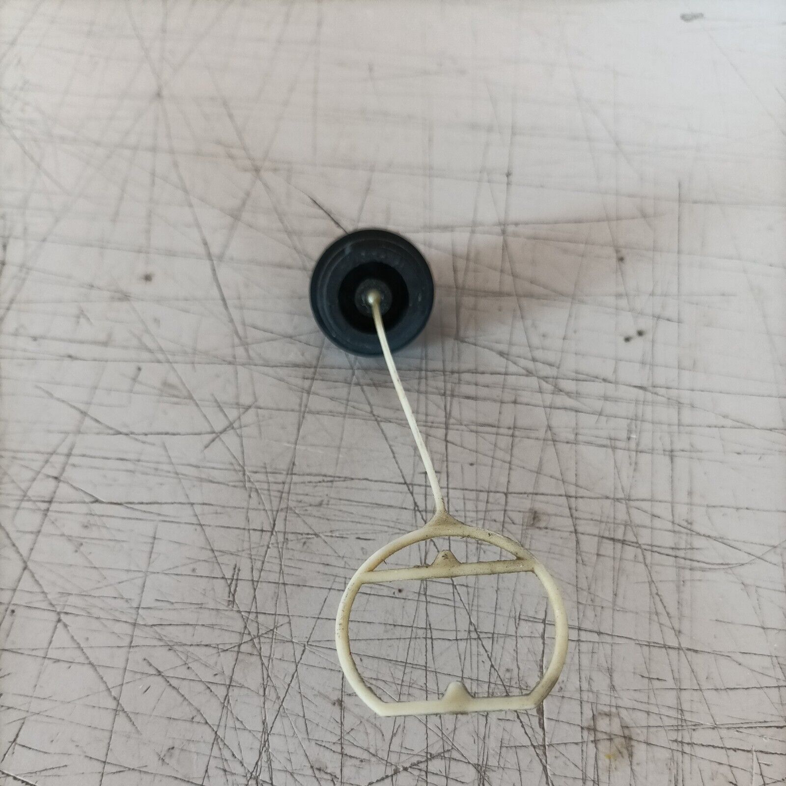 MOTOSEGA OLEO MAC 945 A TAPPO serbatoio OLIO DIAMETRO 2,5 CM ricambi usati