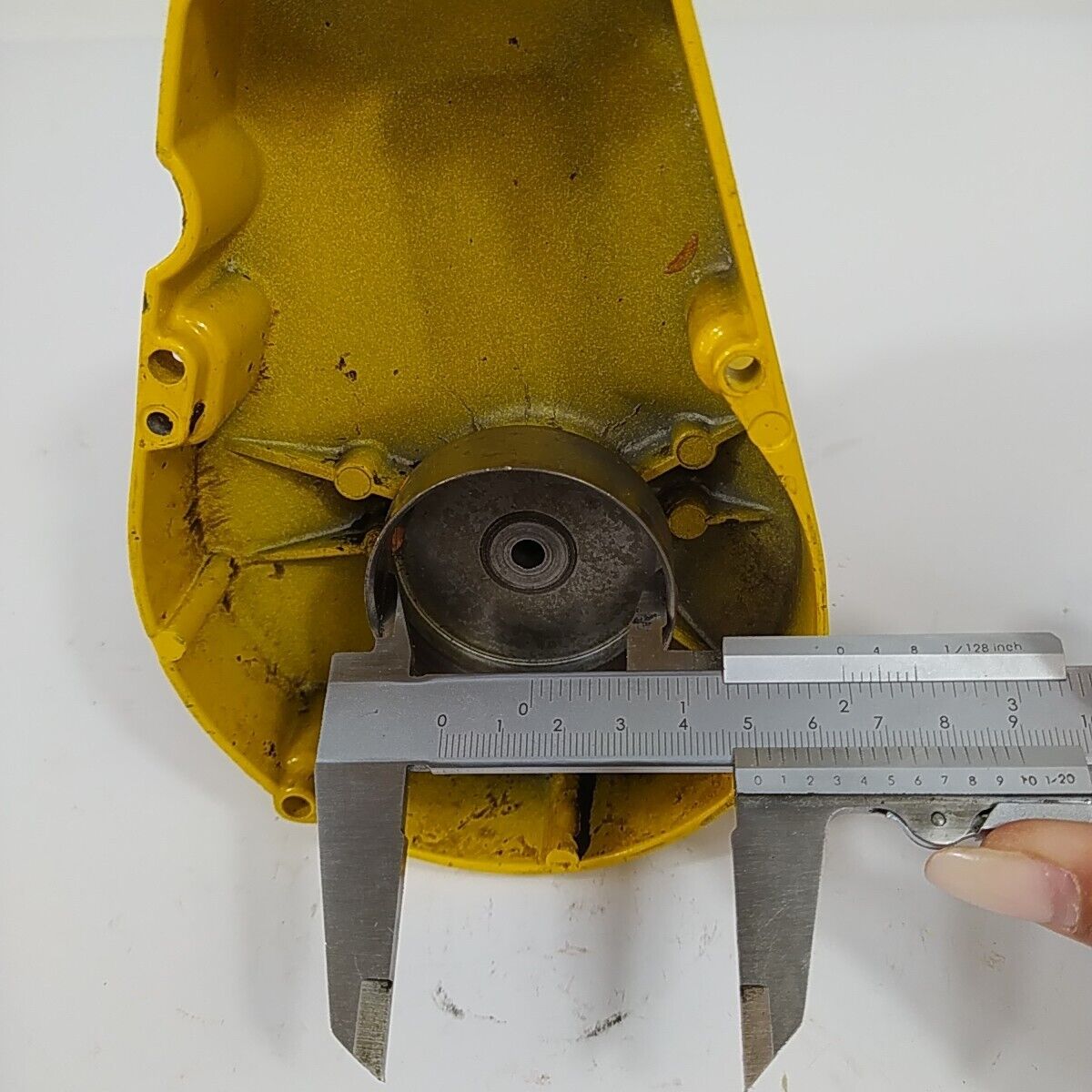 Ricambio SUPPORTO CAMPANA FRIZIONE usato DECESPUGLIATORE MCCULLOCH GT 50