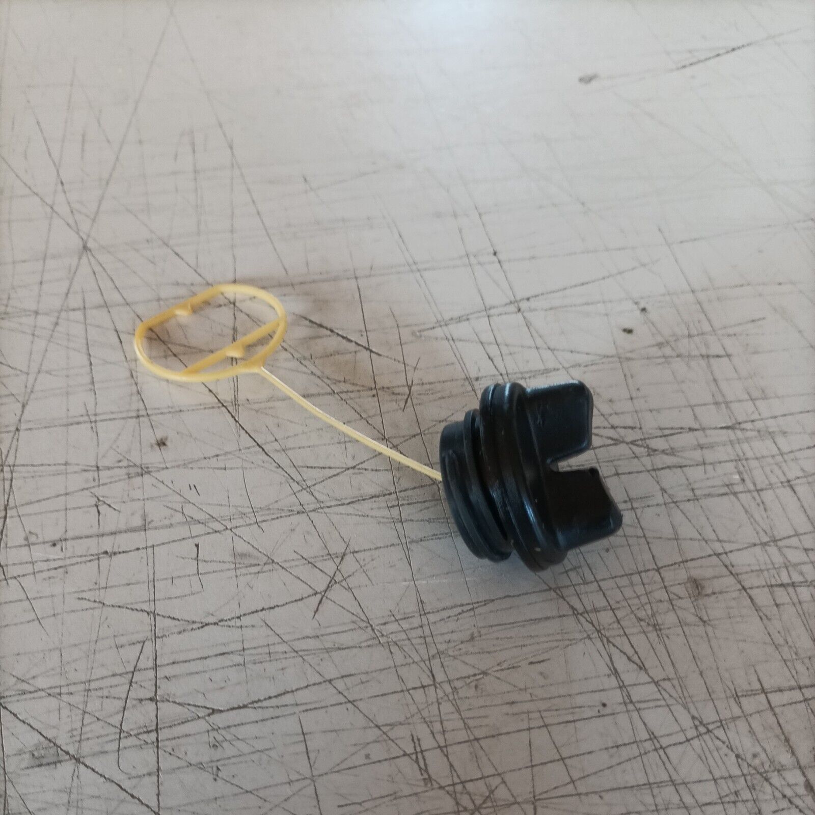 MOTOSEGA OLEO MAC 945 A TAPPO serbatoio CARBURANTE MISCELA ricambi usati