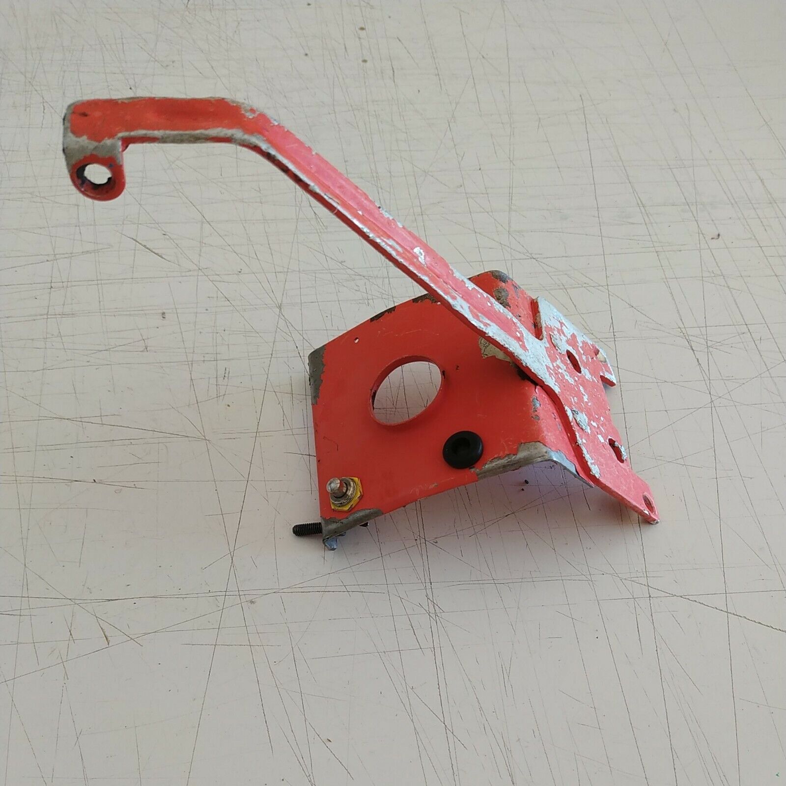 MANIGLIA INFERIORE IMPUGNATURA MANICO PER MOTOSEGA ALPINA 70 CASTOR 70