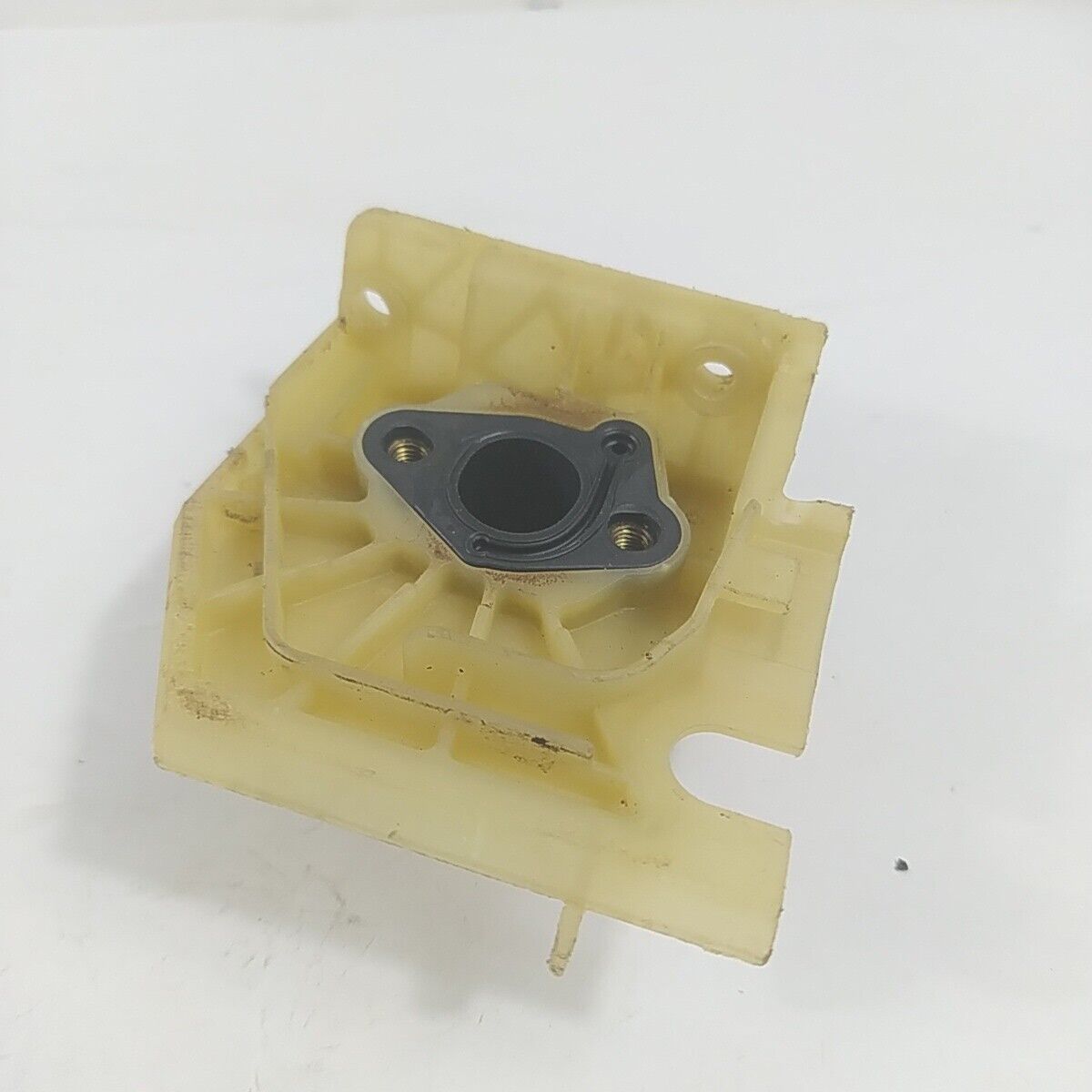 Ricambio COLLETTORE RACCORDO flangia CARBURATORE PER MOTOSEGA POULAN usato