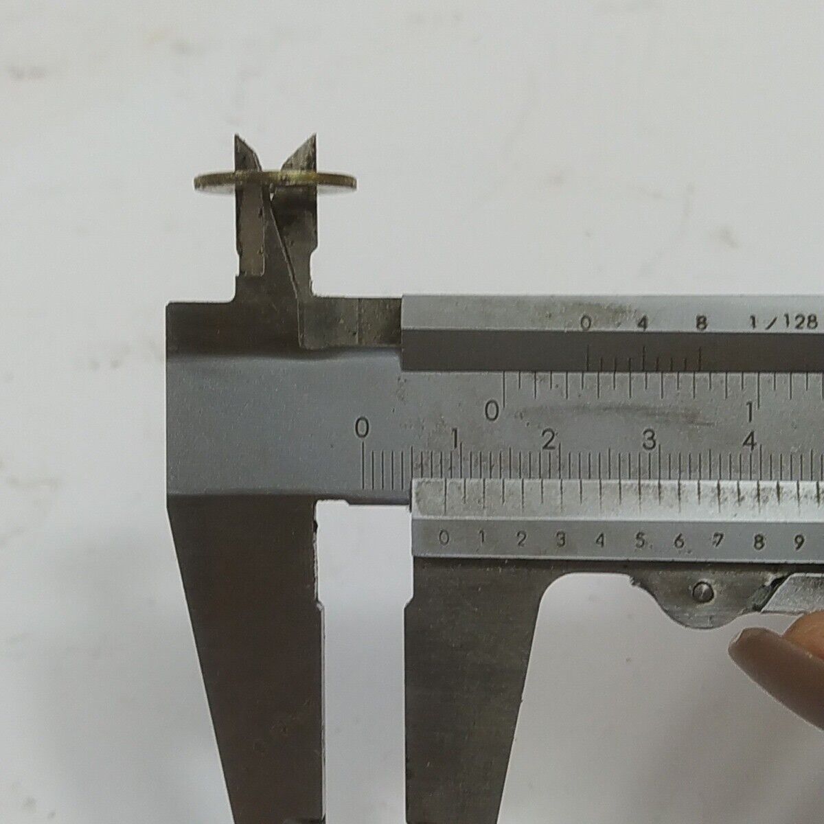 Ricambio DADO VOLANO ALBERO MOTORE per decespugliatore McCulloch 3800 usato