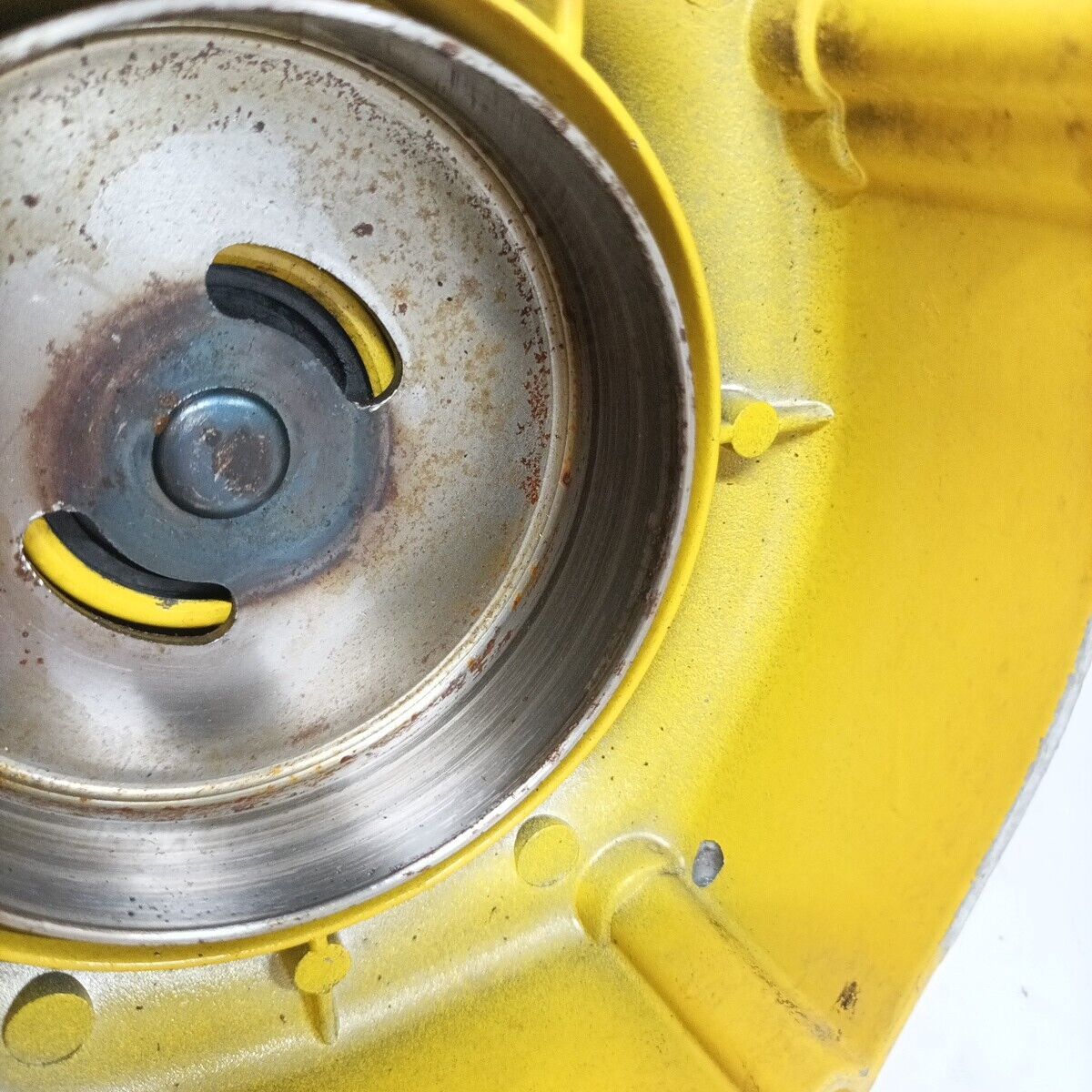 Ricambio supporto CAMPANA FRIZIONE usato decespugliatore EMAK DYNAMAC DB 30 L