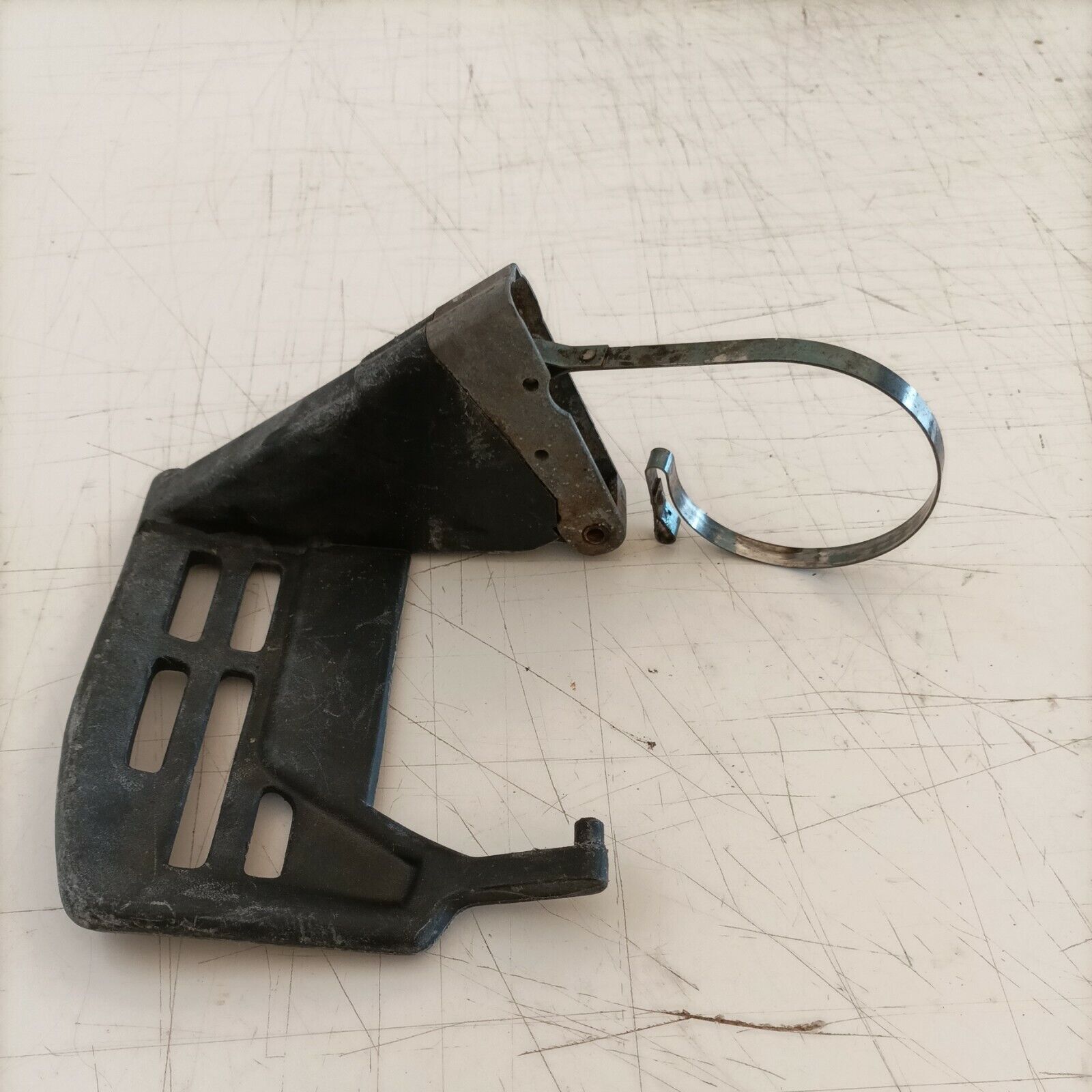 MANIGLIA PROTEZIONE freno frizione PER MOTOSEGA MCCULLOCH PM 480 ricambi usati
