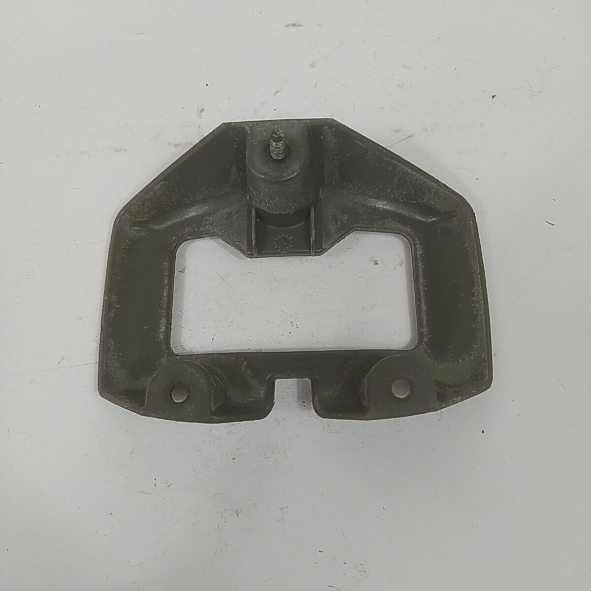 Ricambio per decespugliatore EFCO 8250 STAFFA SERBATOIO CARBURANTE BENZINA usato