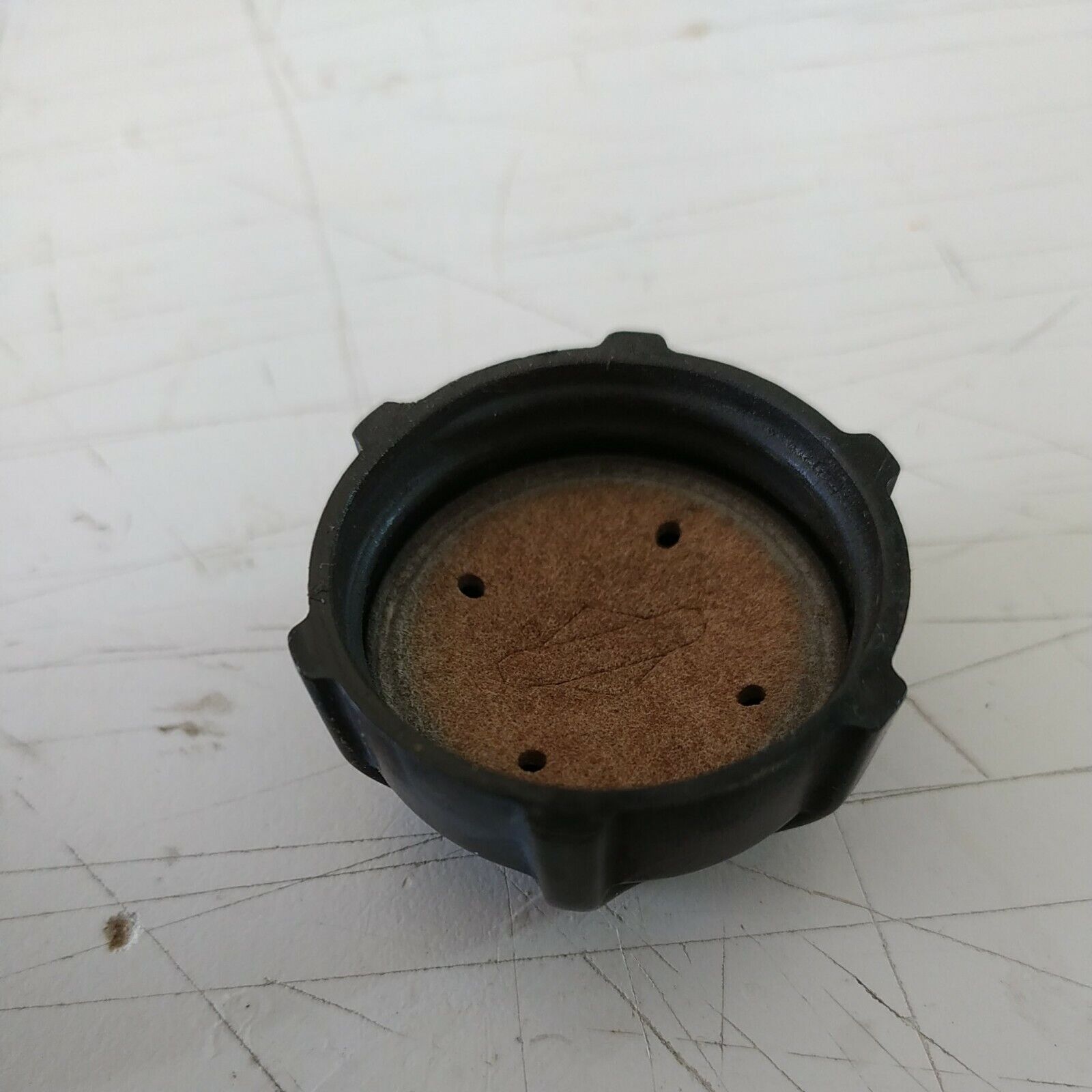 TAPPO CARBURANTE SERBATOIO BRIGGS & STRATTON TOSAERBA XC 35 ricambi usati