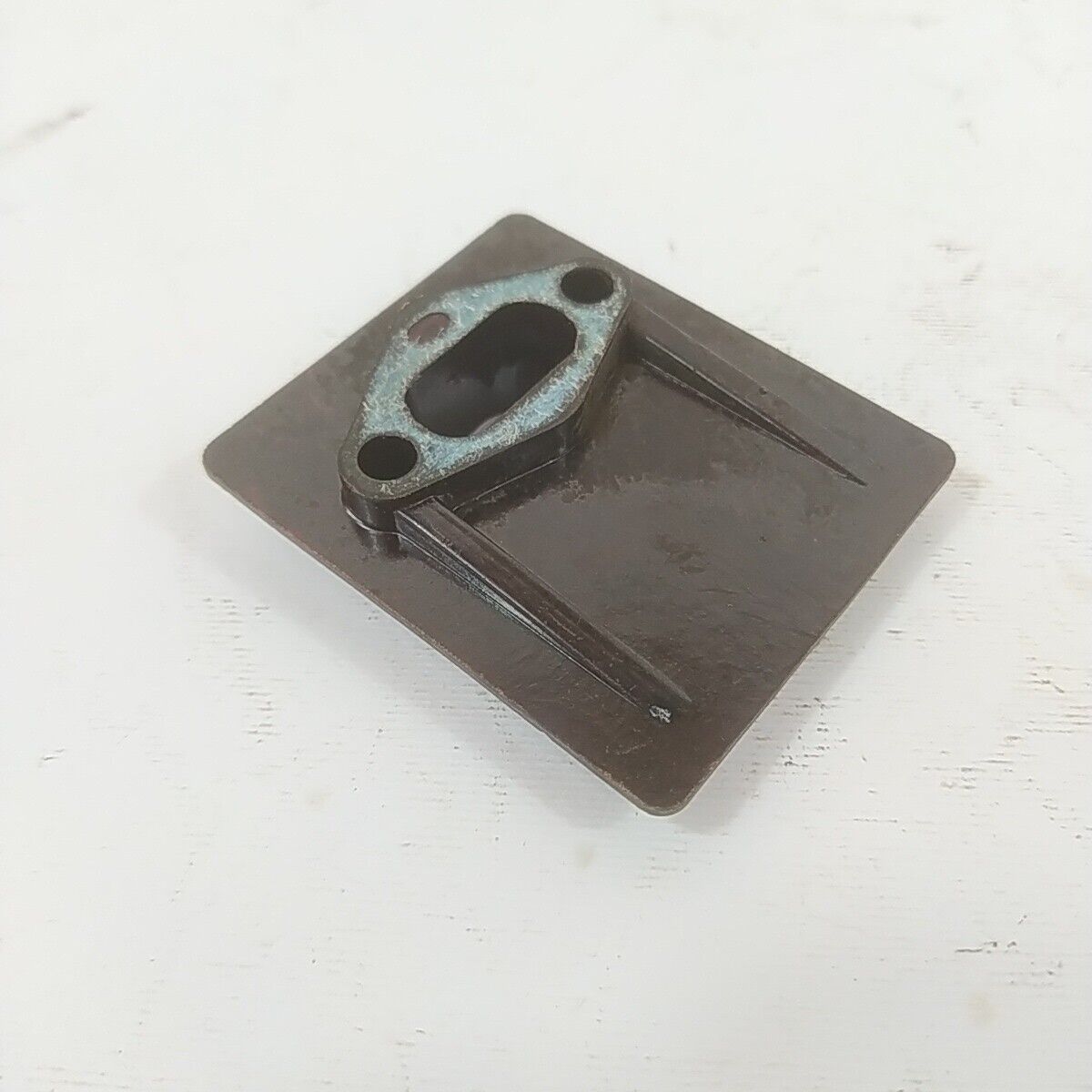 ricambio FLANGIA COLLETTORE CARBURATORE usato per decespugliatore KAWASAKI TD 33