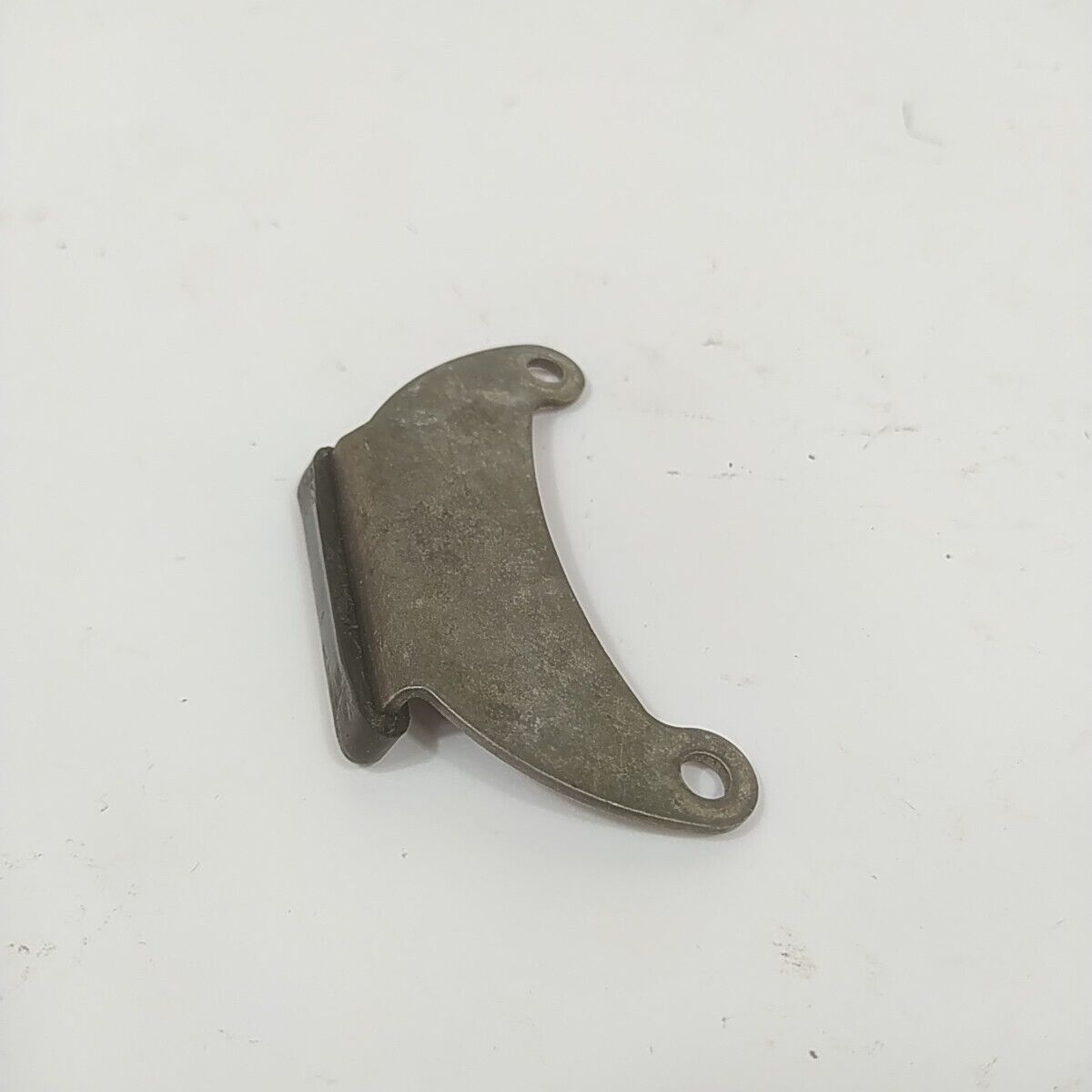 Ricambio STAFFA SERBATOIO CARBURANTE usato per decespugliatore MITSUBISHI TL 52