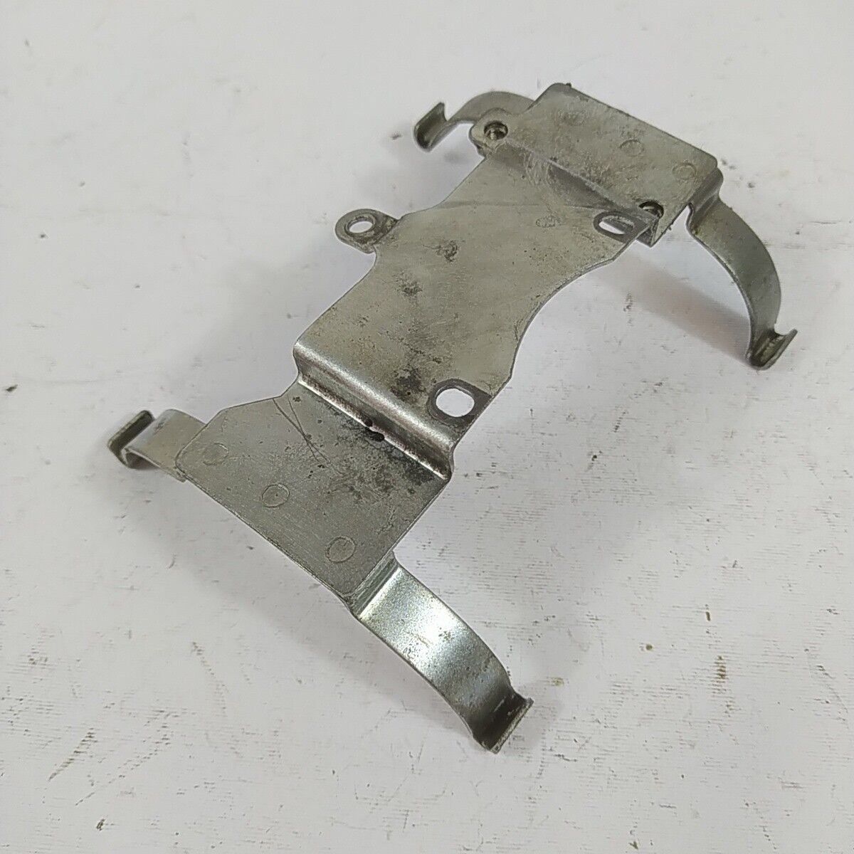 Ricambio DECESPUGLIATORE kawasaki kt 17 STAFFA SERBATOIO CARBURANTE mix usato