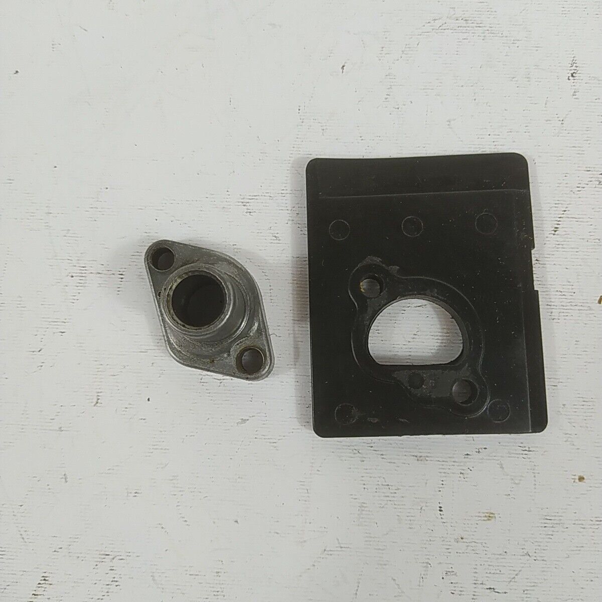 Ricambio DECESPUGLIATORE kawasaki kt 17 FLANGIA COLLETTORE carburatore usato