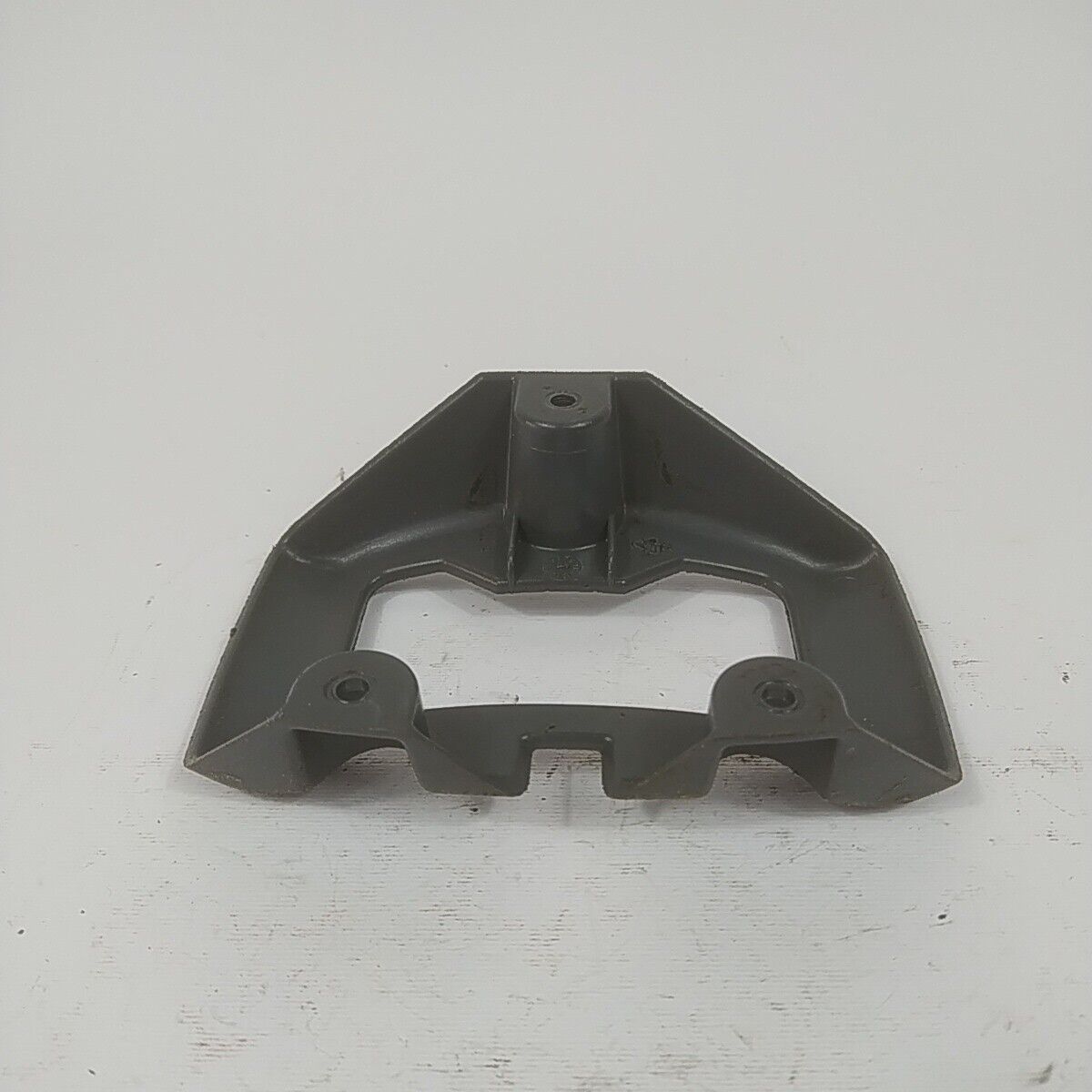 Ricambio per decespugliatore EFCO 8250 STAFFA SERBATOIO CARBURANTE BENZINA usato