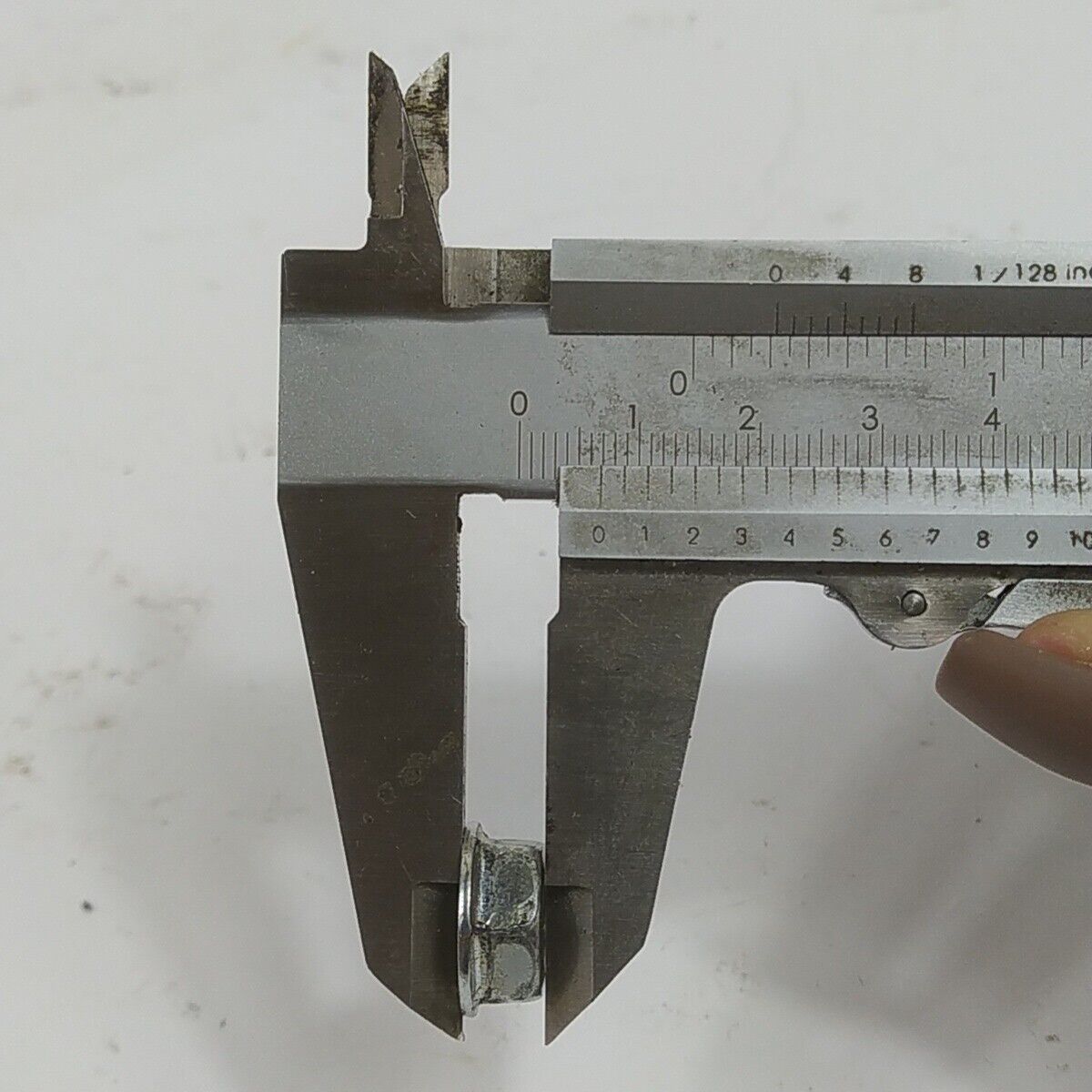 Ricambio DADO VOLANO ALBERO MOTORE per decespugliatore McCulloch 3800 usato