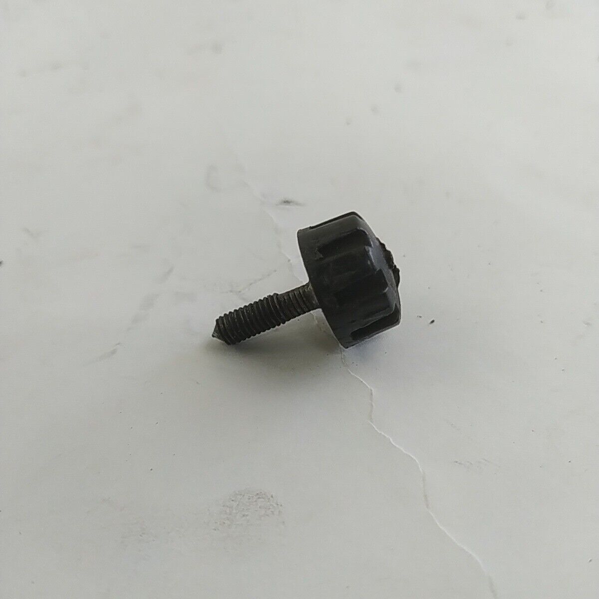 Ricambio VITE PERNO COPERCHIO MOTORE usato per decespugliatore MARUYAMA EA 320