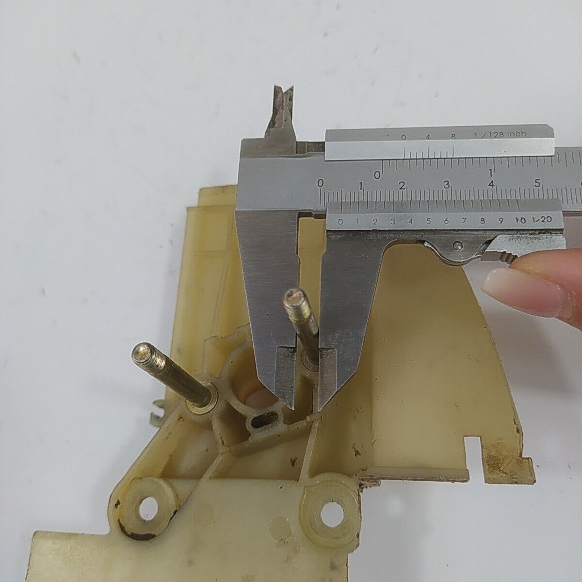 Ricambio per decespugliatore STIHL FS 120 FLANGIA SUPPORTO CARBURATORE usato