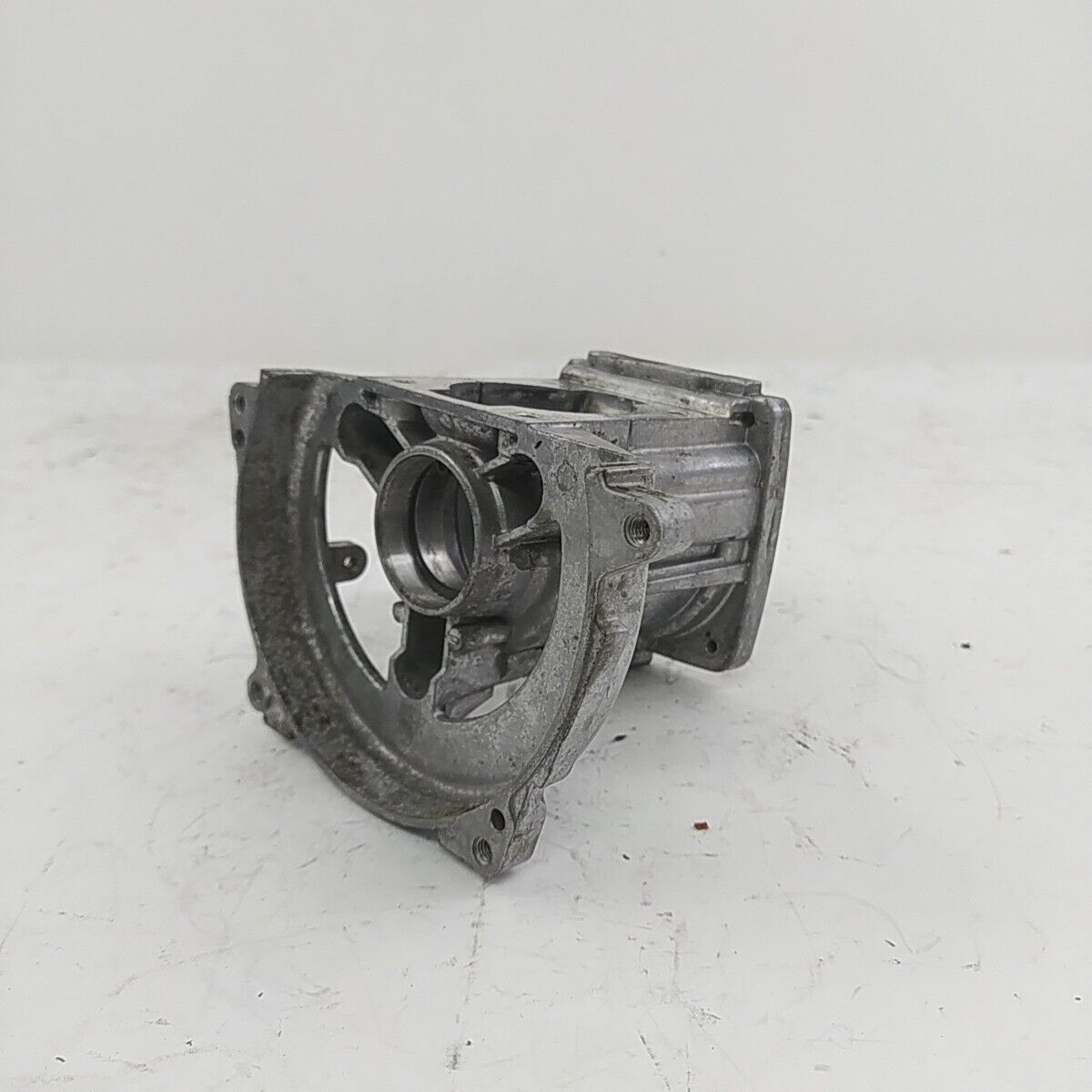 Ricambio CARTER BASAMENTO CILINDRO usato per decespugliatore MARUYAMA EA 320