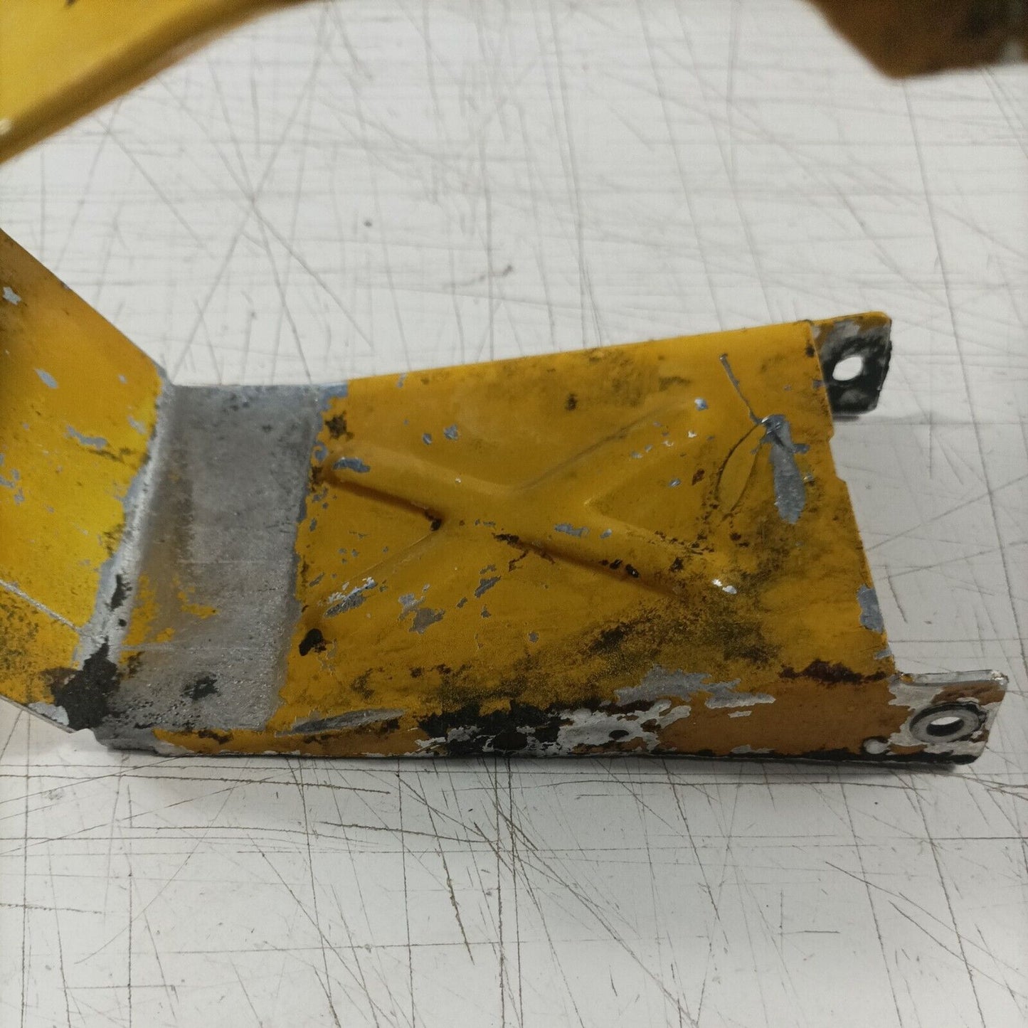 ricambi usati per MOTOSEGA ALPINA A 41 TELAIO SUPPORTO MANIGLIA E COPRI MOTORE