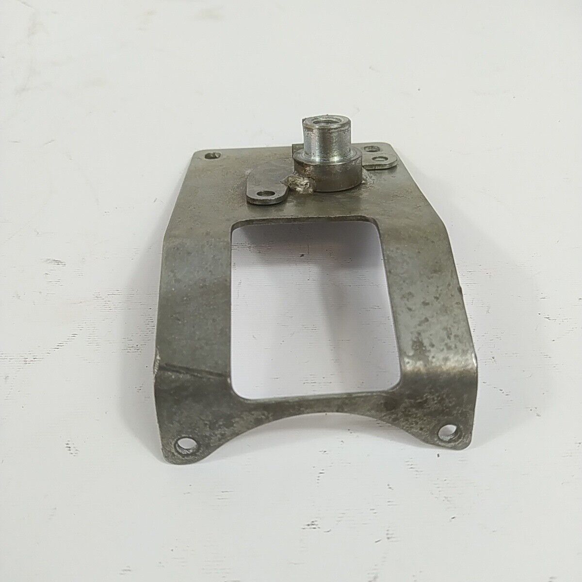 Ricambio DECESPUGLIATORE ECHO RM - 460 STAFFA MOTORE a zaino usato