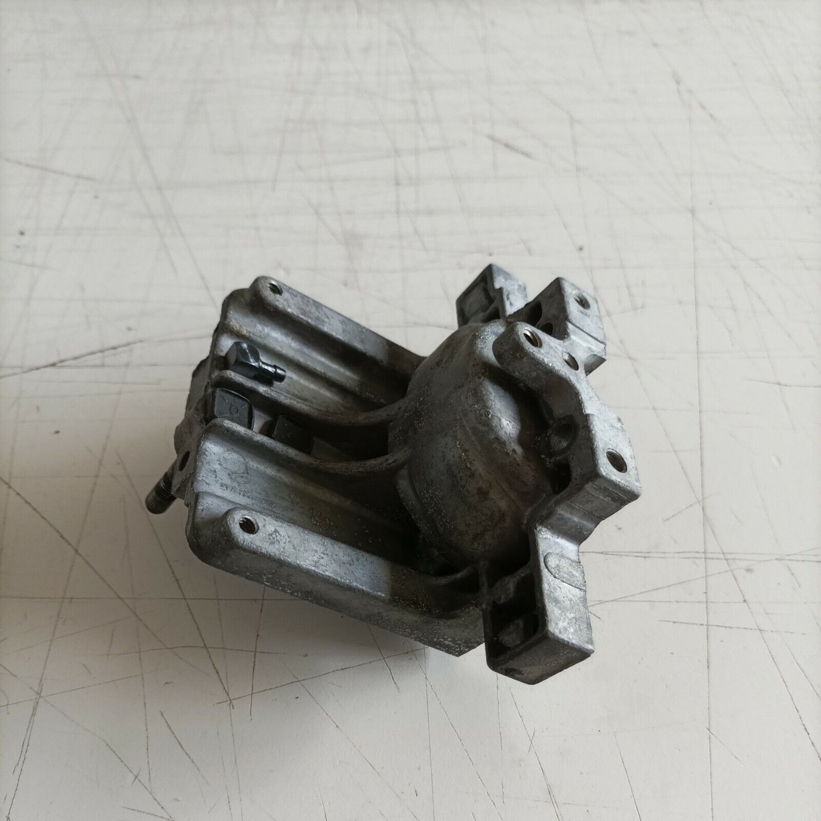 basamento CILINDRO CON PRIGIONIERI PER MOTOSEGA MCCULLOCH MACCAT 839 usato