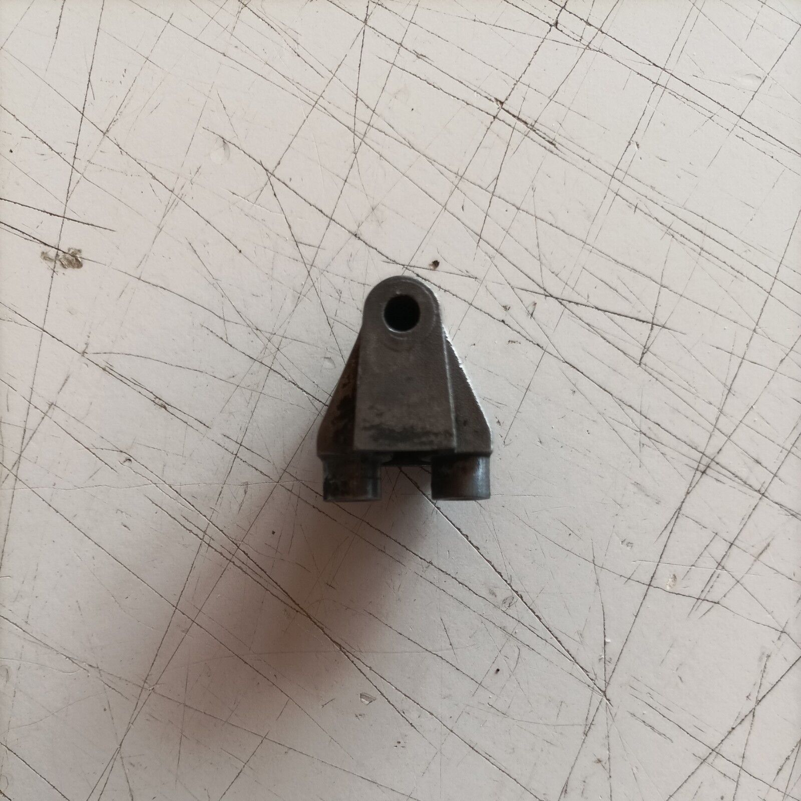 SUPPORTO IMPUGNATURA PER MOTOSEGA EMAK OLEO MAC 935 EFCO 134 135 ricambi usati