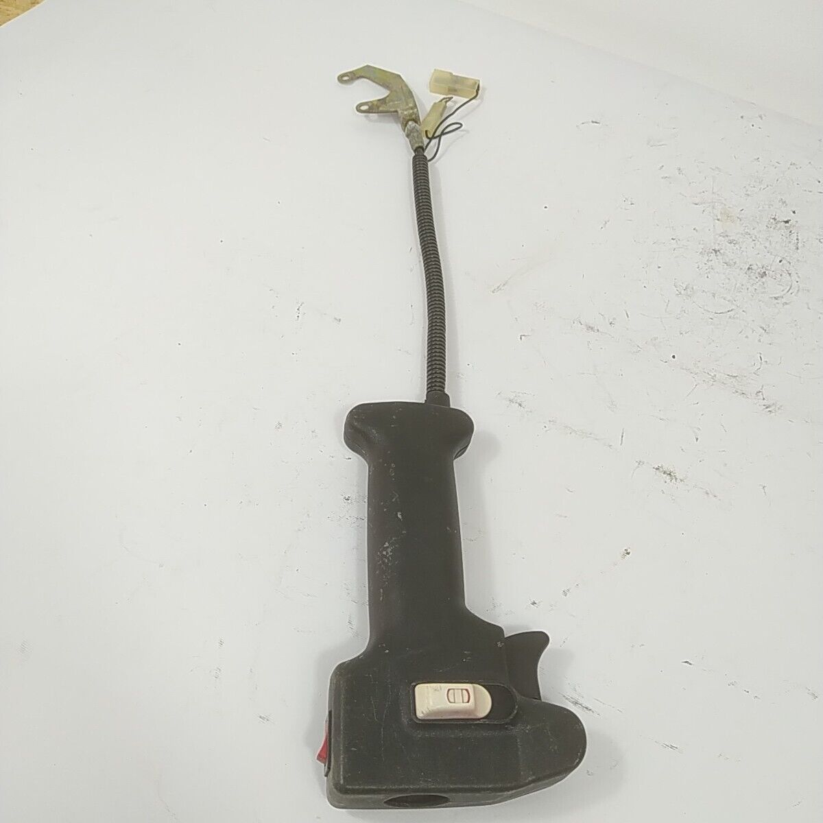 ricambio maniglia ACCELERATORE usato PER DECESPUGLIATORE MCCULLOCH PRO 3000