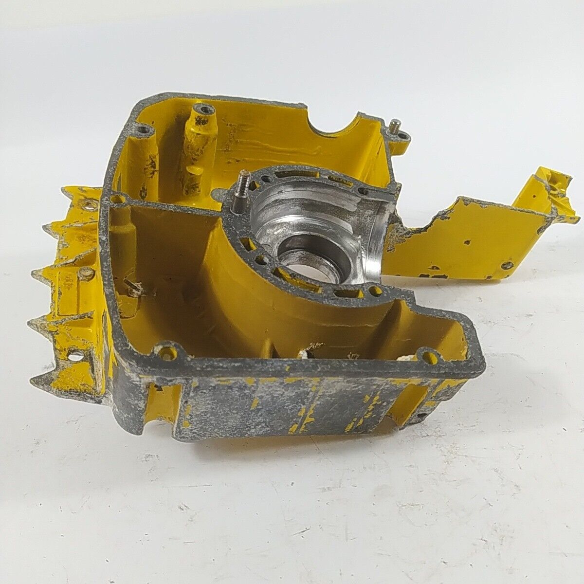 ricambio CARTER BASAMENTO ALBERO MOTORE lato frizione motosega ALPINA p 70 usati