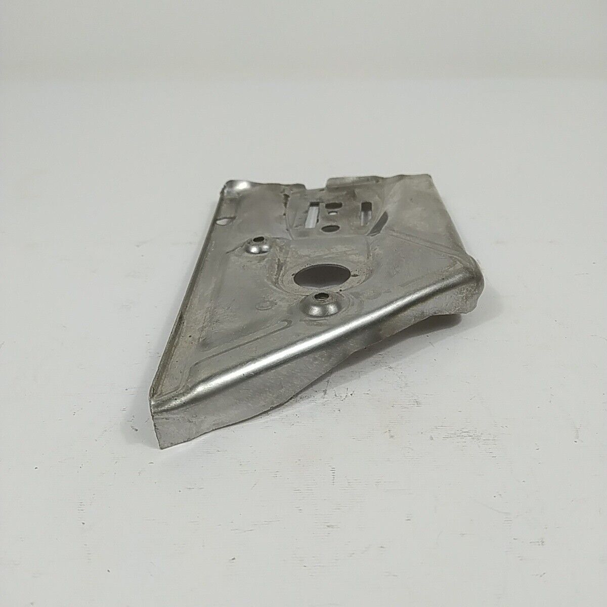 Ricambio per motosega ALPINA 500 PIASTRA COPERCHIO POMPA OLIO FRIZIONE usato