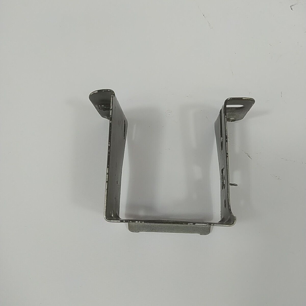Ricambi STAFFA SUPPORTO CARBURATORE per tosaerba Briggs & Stratton 675 EXi usati