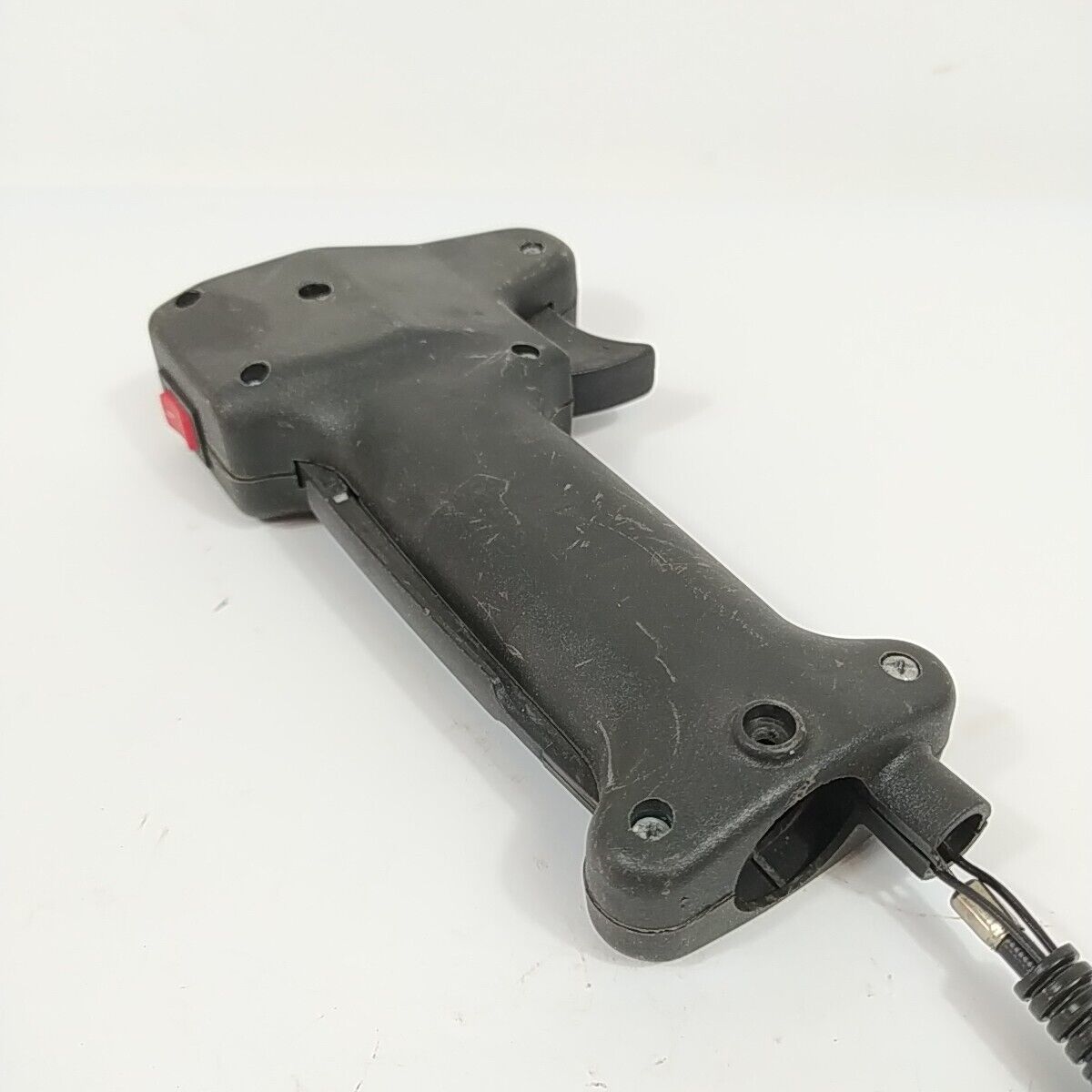 Ricambio MANIGLIA IMPUGNATURA 25 usato per DECESPUGLIATORE MCCULLOCH GT 50