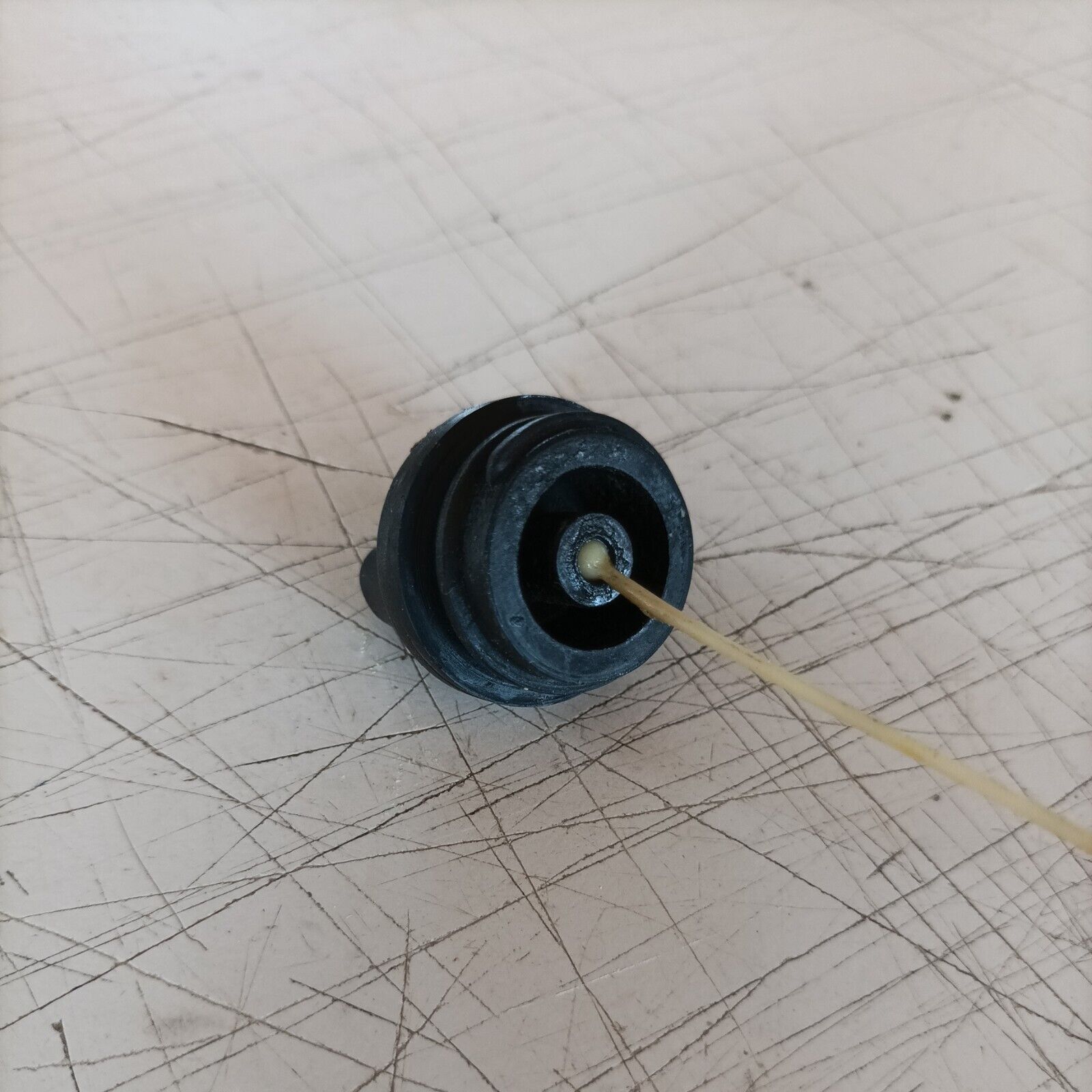 MOTOSEGA OLEO MAC 945 A TAPPO serbatoio OLIO DIAMETRO 2,5 CM ricambi usati