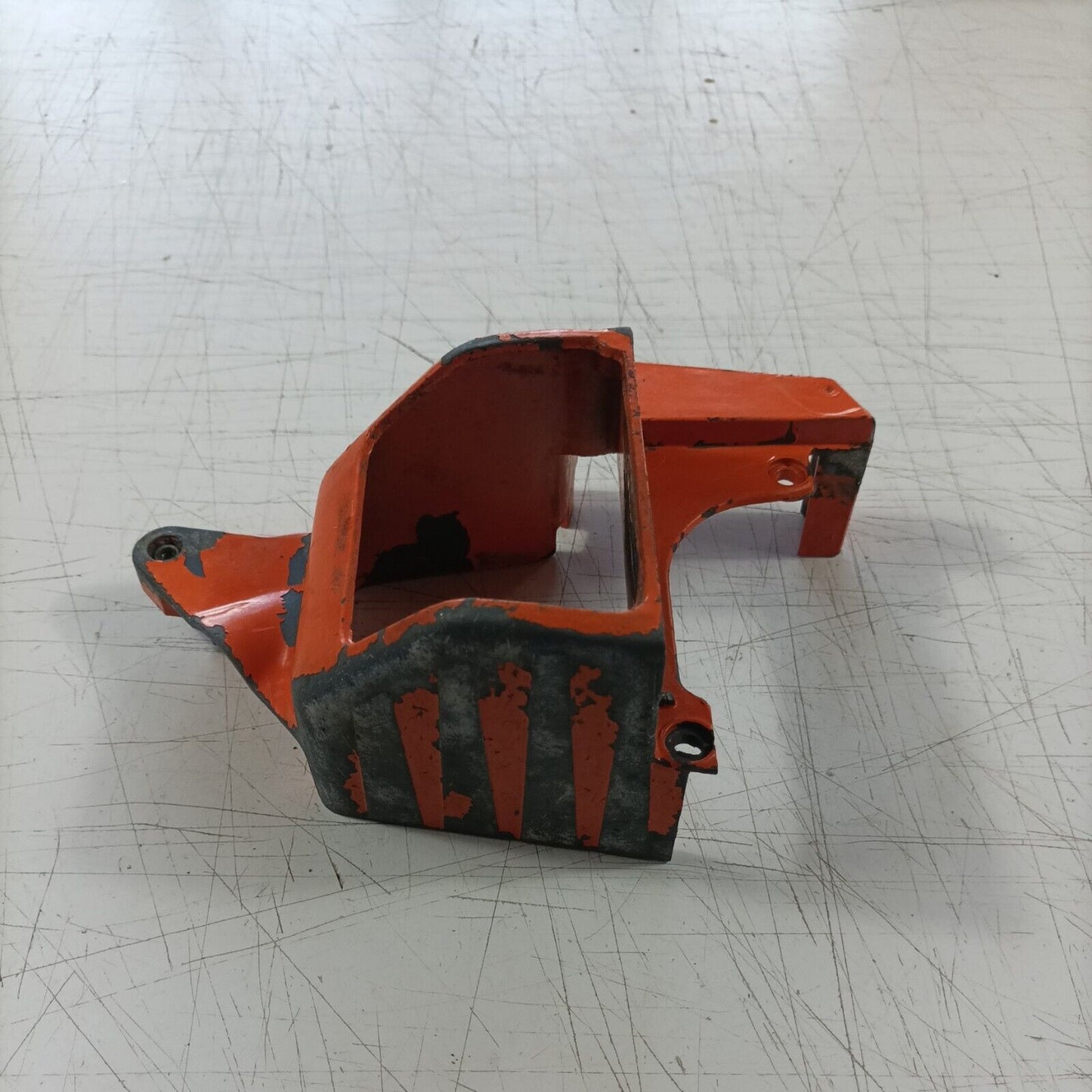 MOTOSEGA OLEOMAC 240 CARTER coperchio MOTORE MARMITTA TELAIO LATERALE DX usato