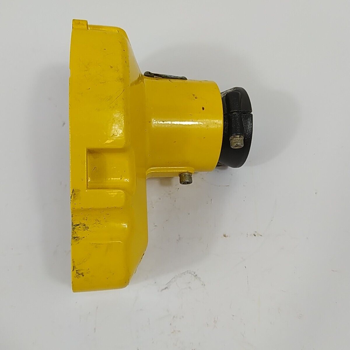 Ricambio SUPPORTO CAMPANA FRIZIONE usato DECESPUGLIATORE MCCULLOCH GT 50