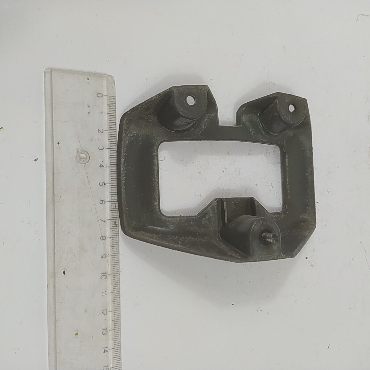 Ricambio per decespugliatore EFCO 8250 STAFFA SERBATOIO CARBURANTE BENZINA usato