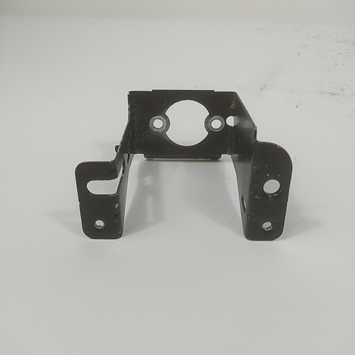 Ricambi STAFFA SUPPORTO CARBURATORE per tosaerba Briggs & Stratton 675 EXi usati