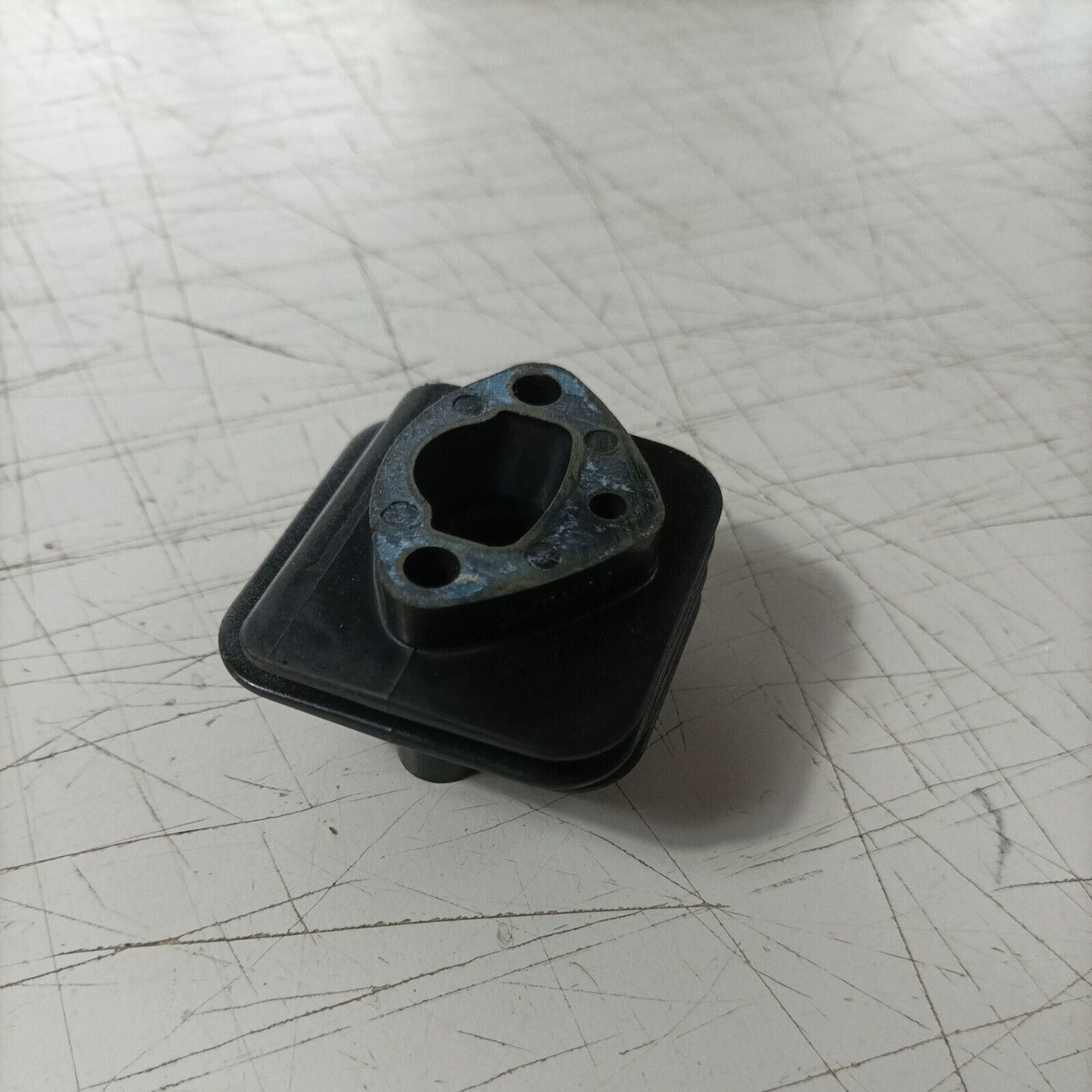 FLANGIA collettore CARBURATORE PER MOTOSEGA CASTEL CS 39 ALPINA P390 usato