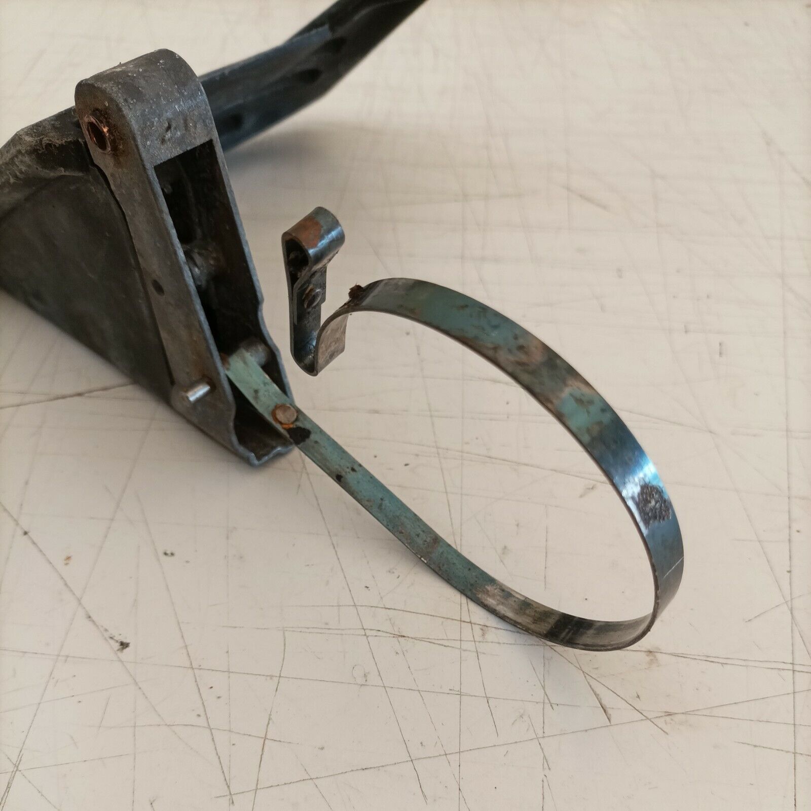 MANIGLIA PROTEZIONE freno frizione PER MOTOSEGA MCCULLOCH PM 480 ricambi usati
