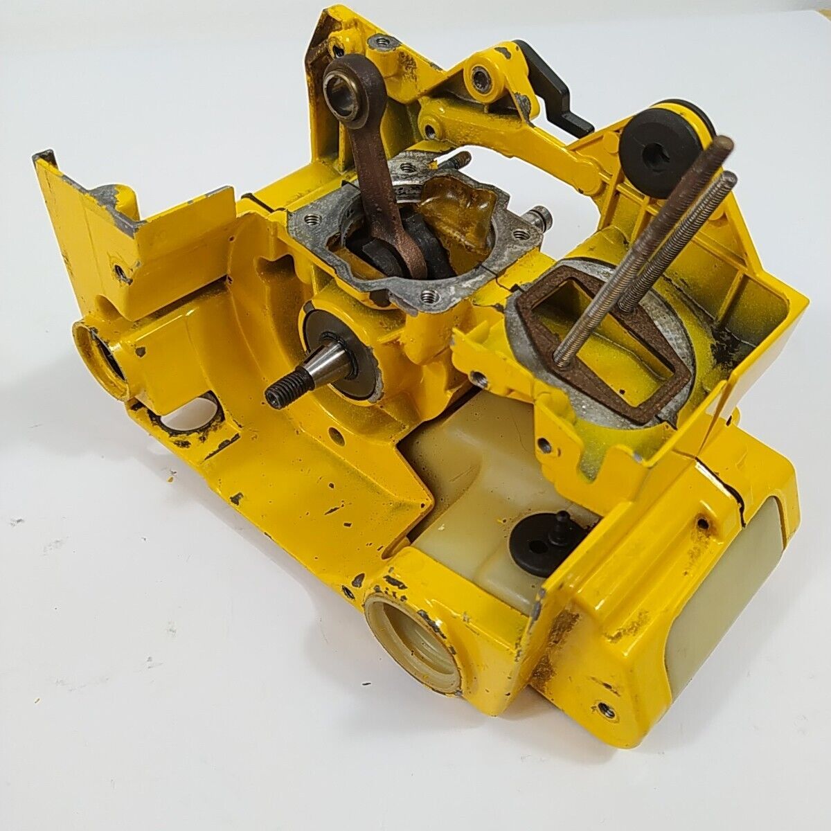 CARTER SERBATOIO carburante e albero motore MOTOSEGA MCCULLOCH PM 484 usato
