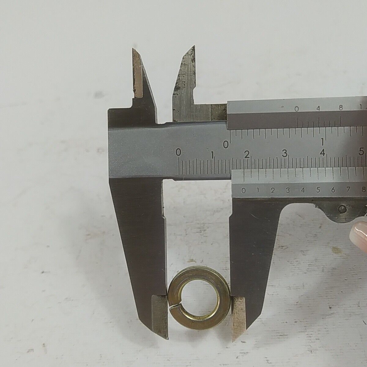 Ricambio per decespugliatore ECHO RM - 380 DADO BULLONE LATO VOLANO MOTORE usato