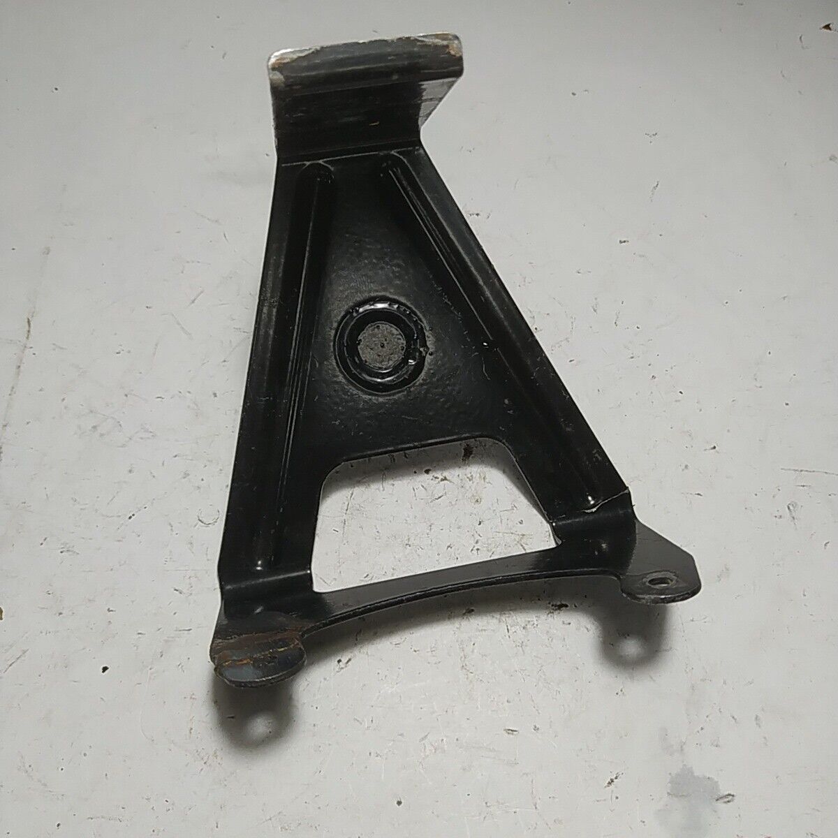 Ricambio STAFFA MOTORE A ZAINO Usato per decespugliatore Mcculloch ELITE 3800