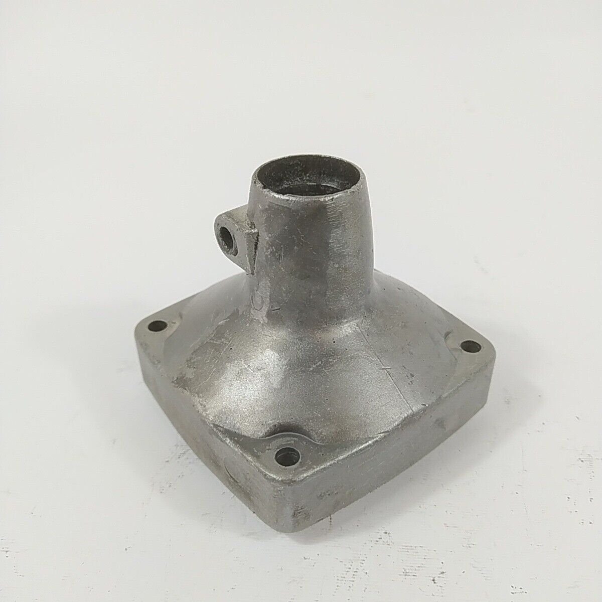 SUPPORTO CAMPANA FRIZIONE usato per decespugliatore MITSUBISHI T170 T200 serie T